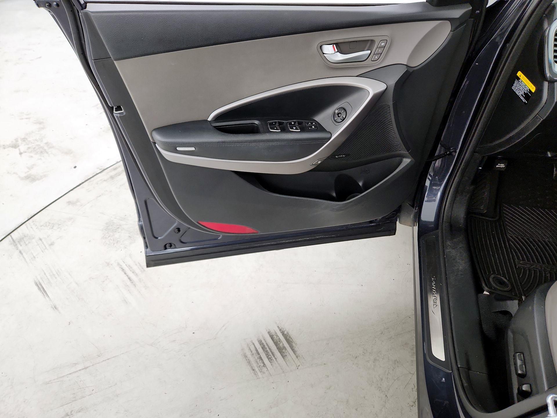 Thumbnail: 2016 Hyundai Santa Fe - 12