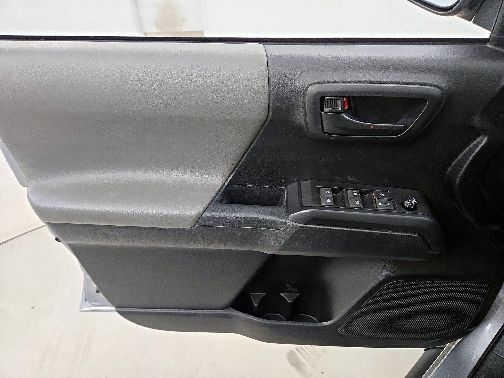 Thumbnail: 2021 Toyota Tacoma - 12