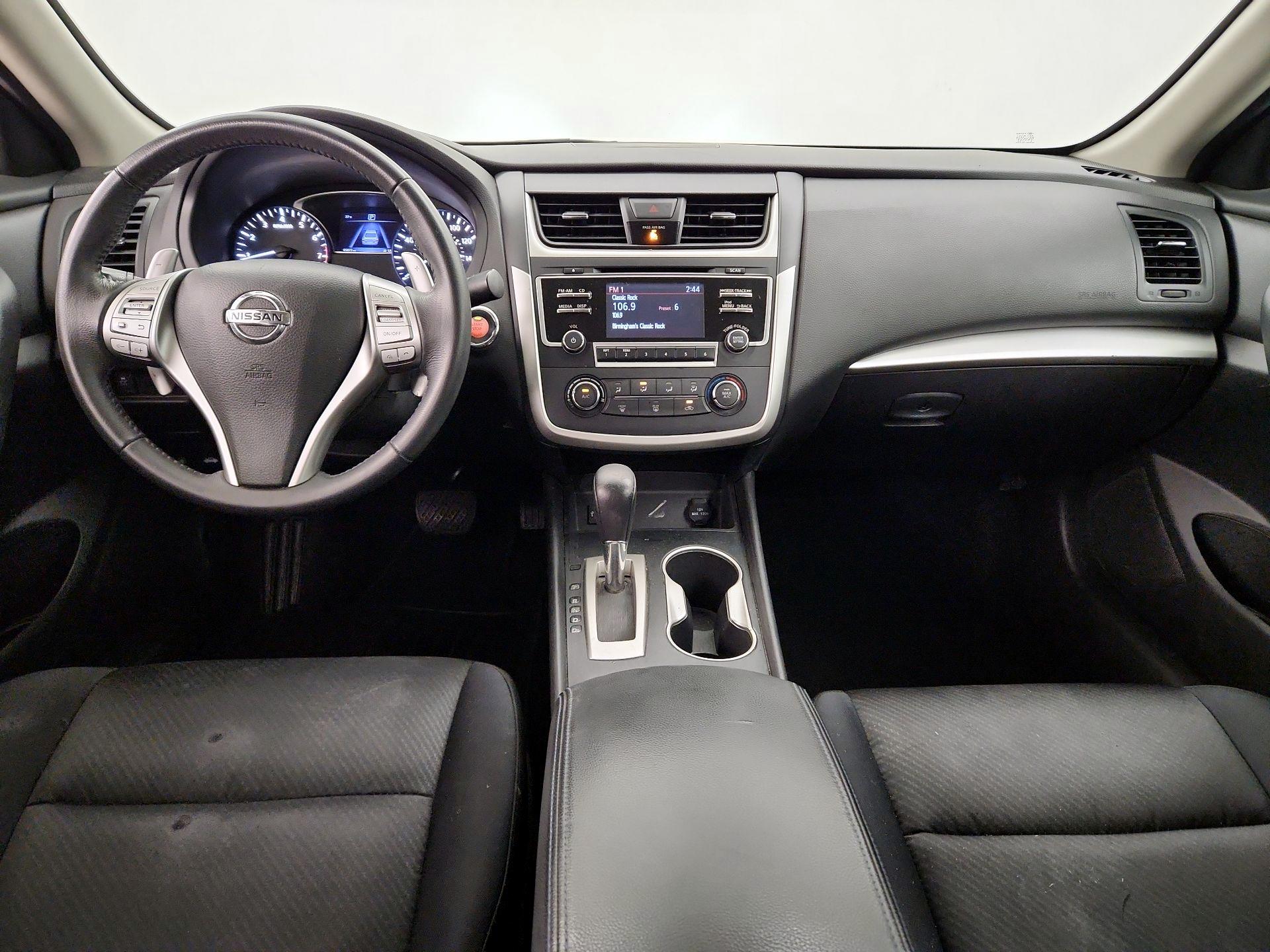 Thumbnail: 2017 Nissan Altima - 9