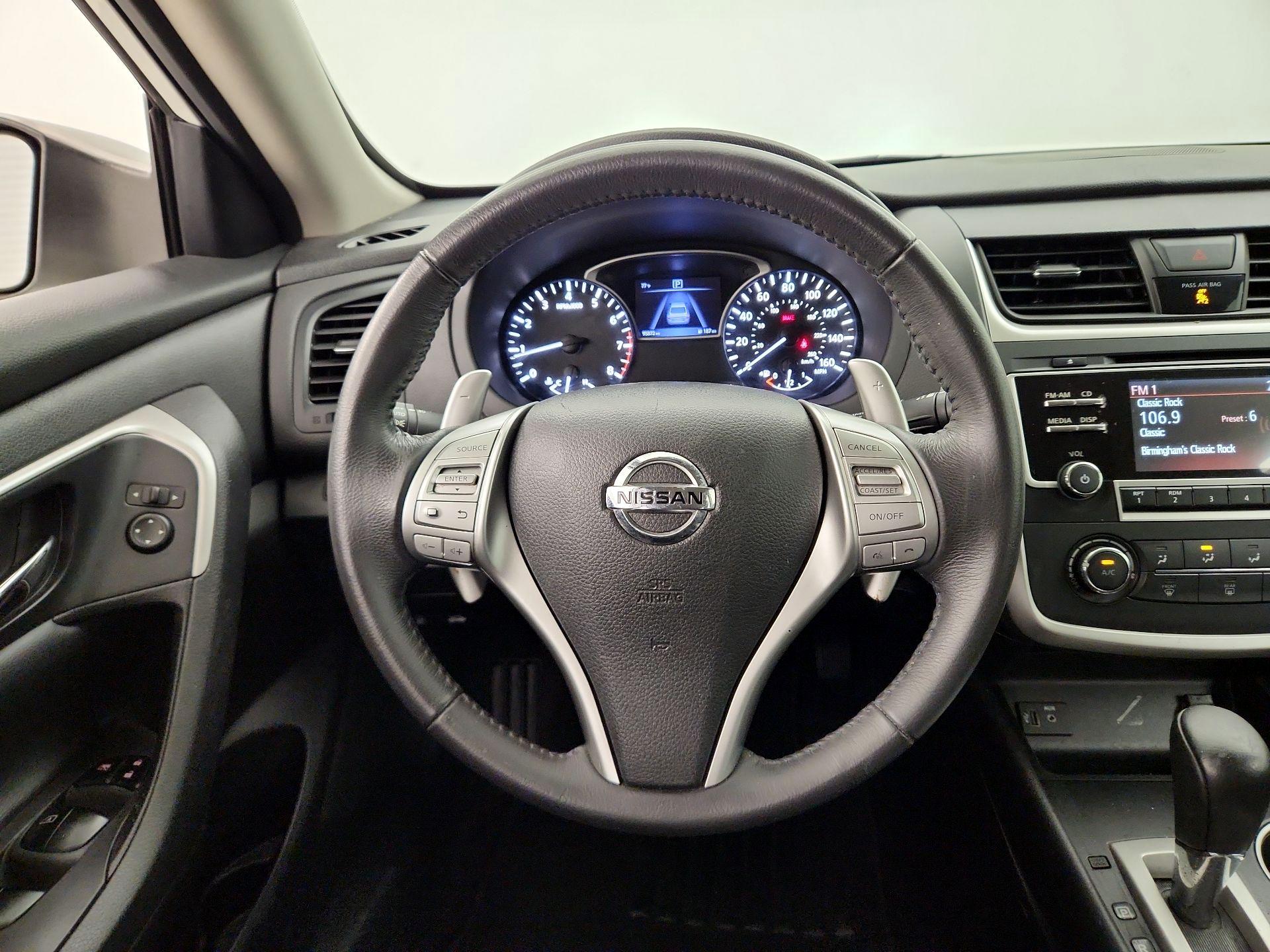 Thumbnail: 2017 Nissan Altima - 10
