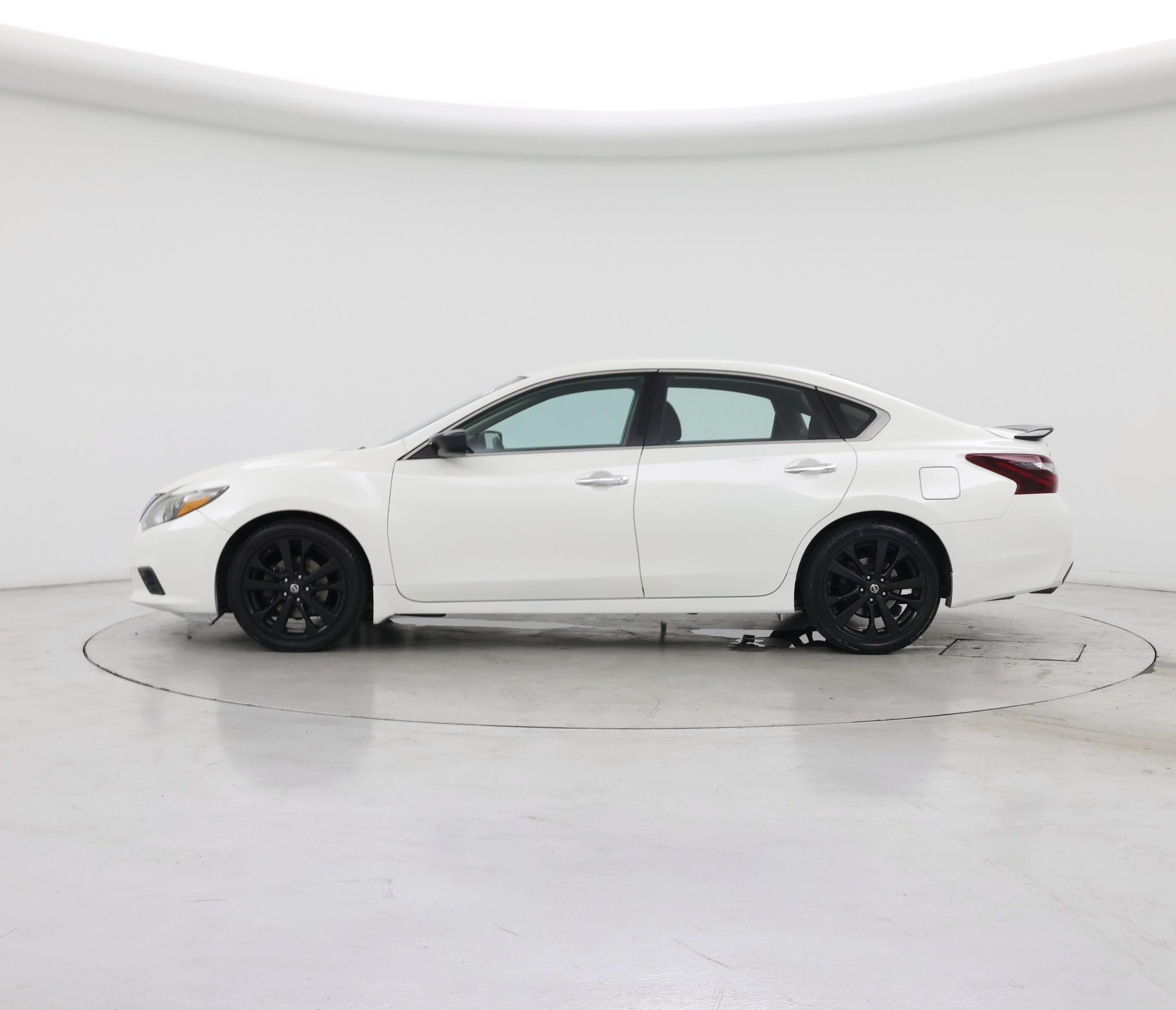 Thumbnail: 2017 Nissan Altima - 3