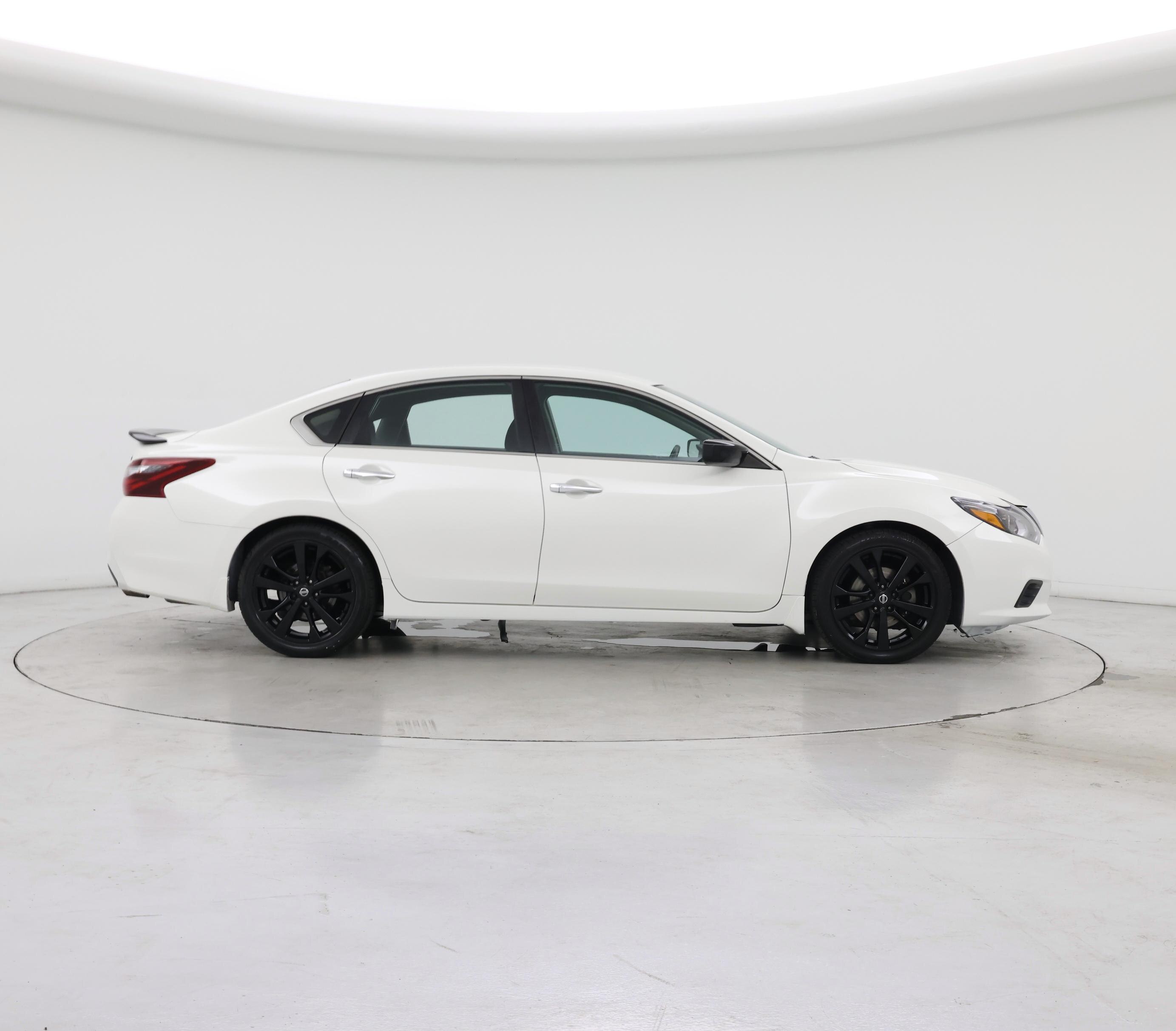 Thumbnail: 2017 Nissan Altima - 7