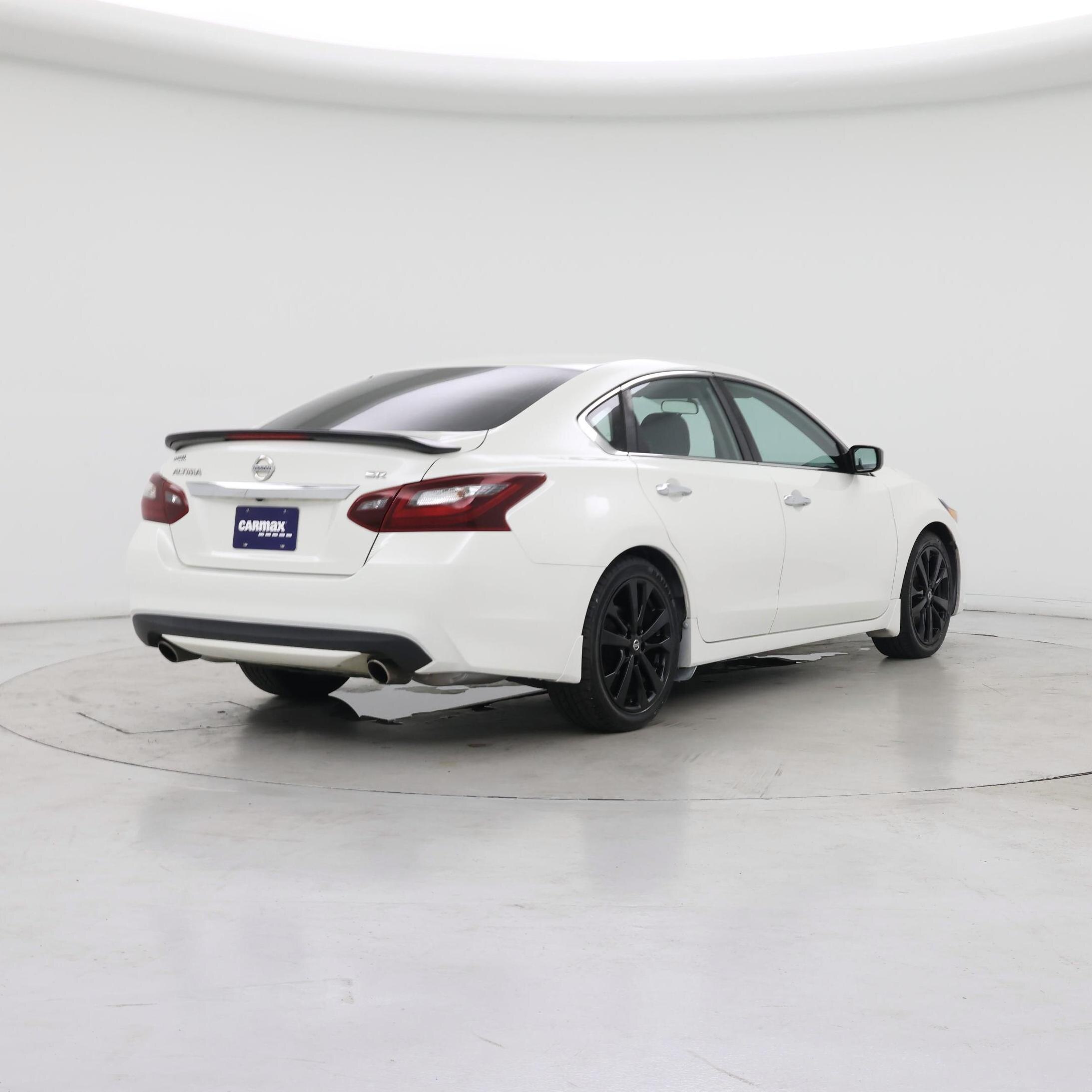 Thumbnail: 2017 Nissan Altima - 8