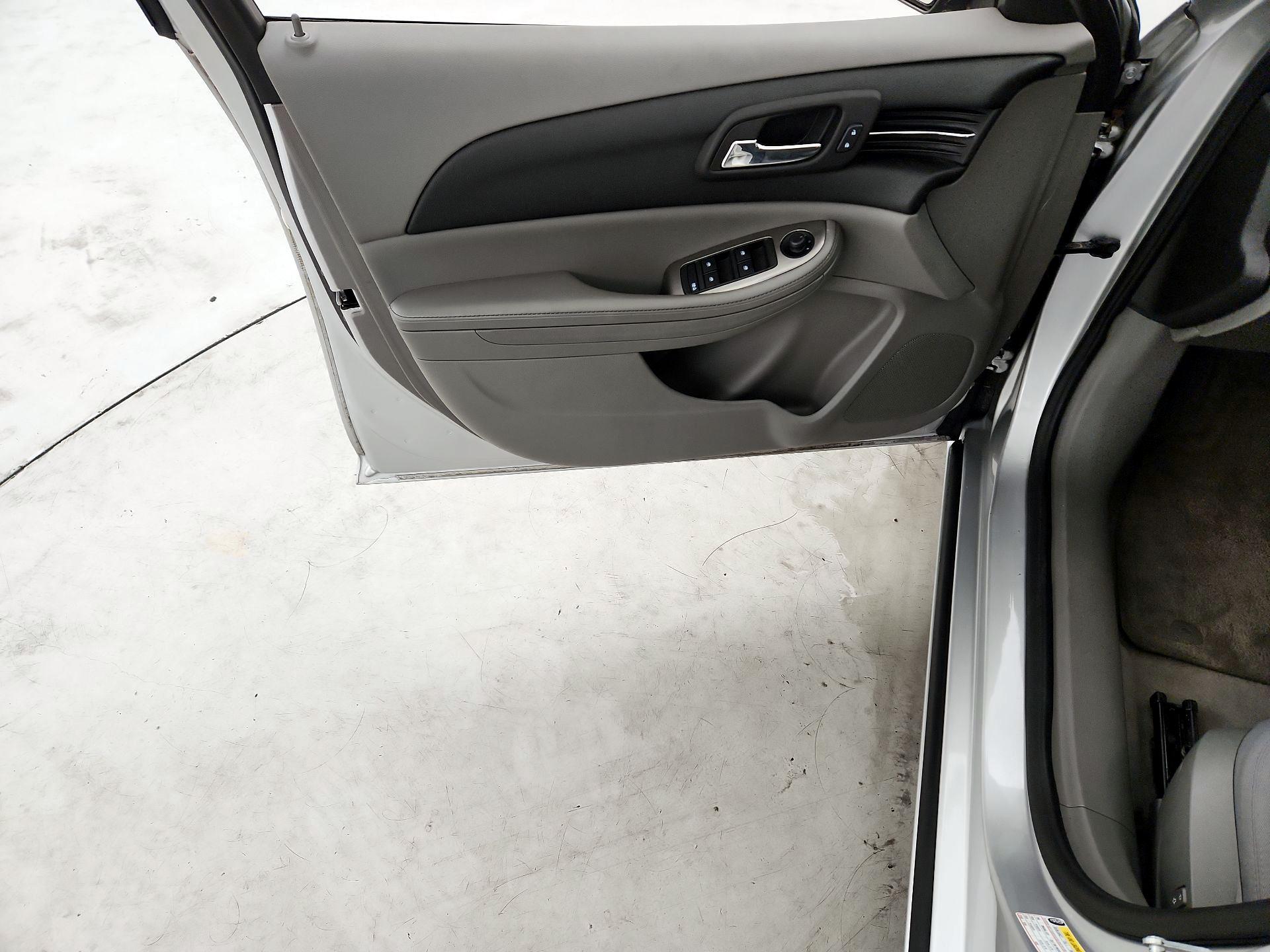 Thumbnail: 2014 Chevrolet Malibu - 12