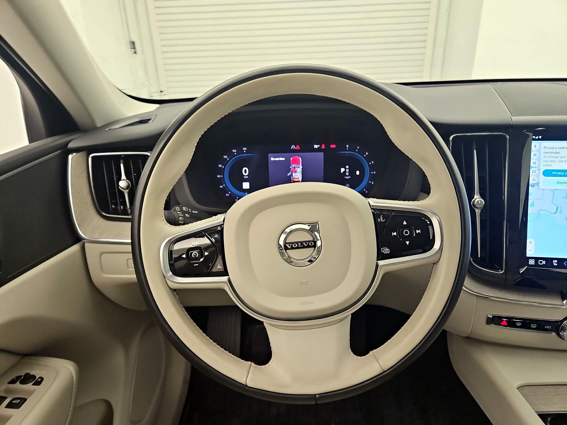 Thumbnail: 2023 Volvo XC60 - 10