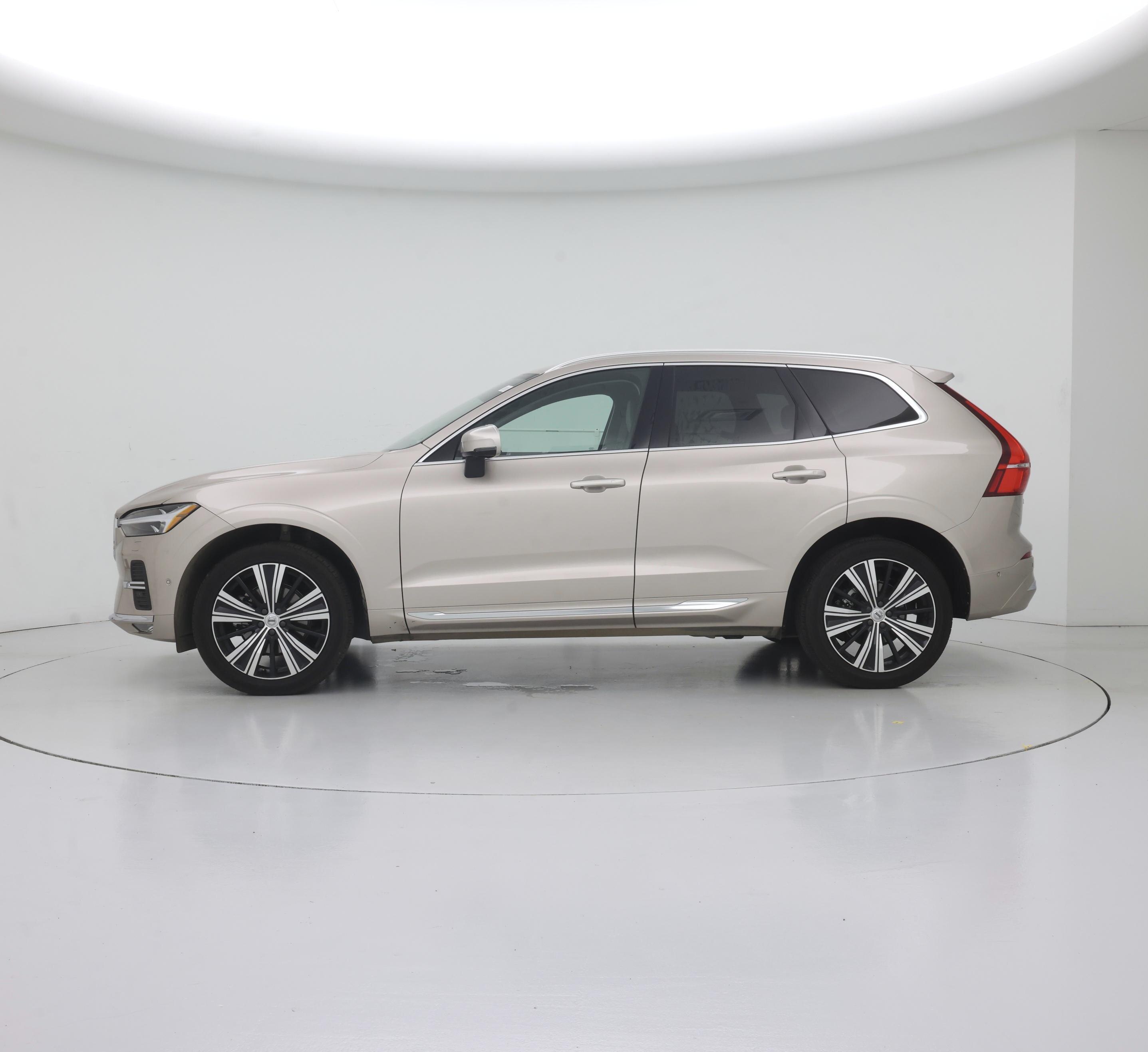 Thumbnail: 2023 Volvo XC60 - 3