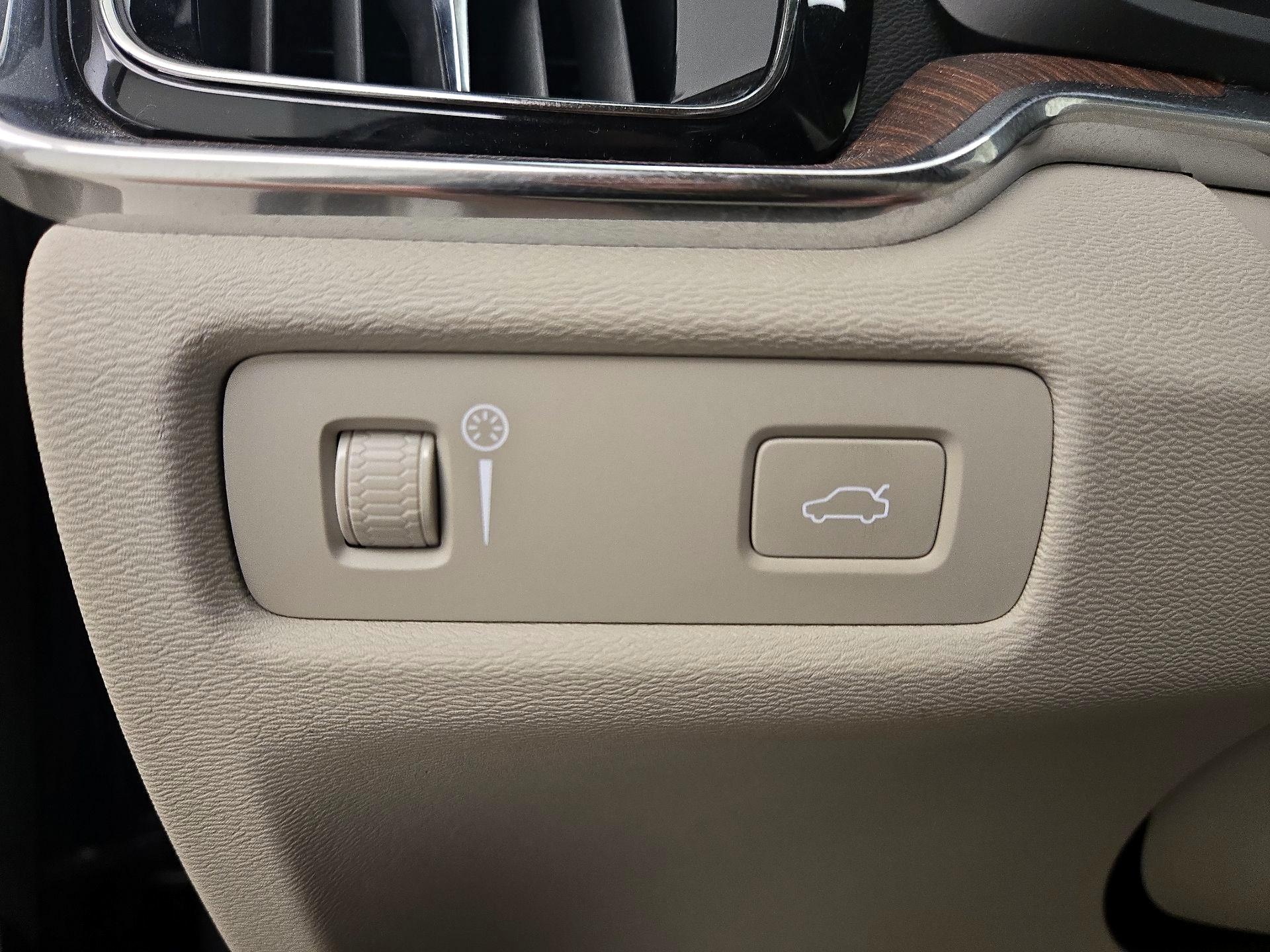 Thumbnail: 2020 Volvo S60 - 13