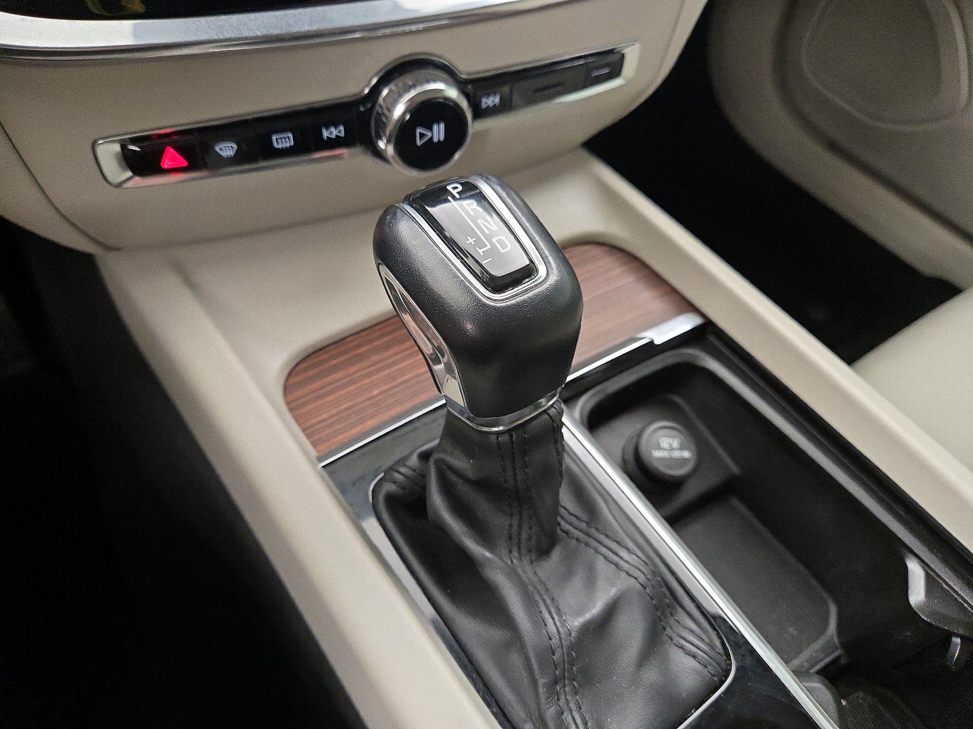 Thumbnail: 2020 Volvo S60 - 17