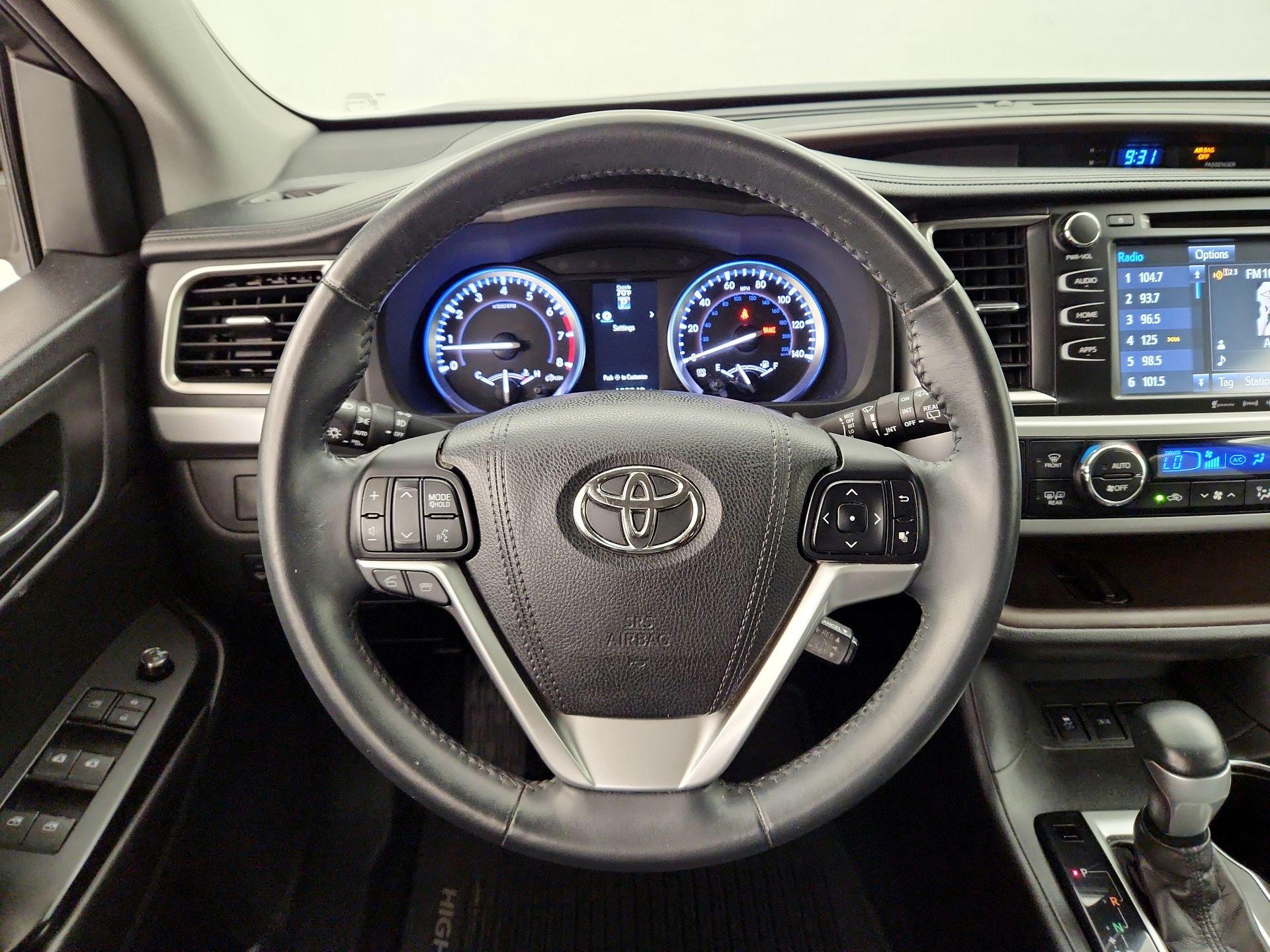 Thumbnail: 2016 Toyota Highlander - 10