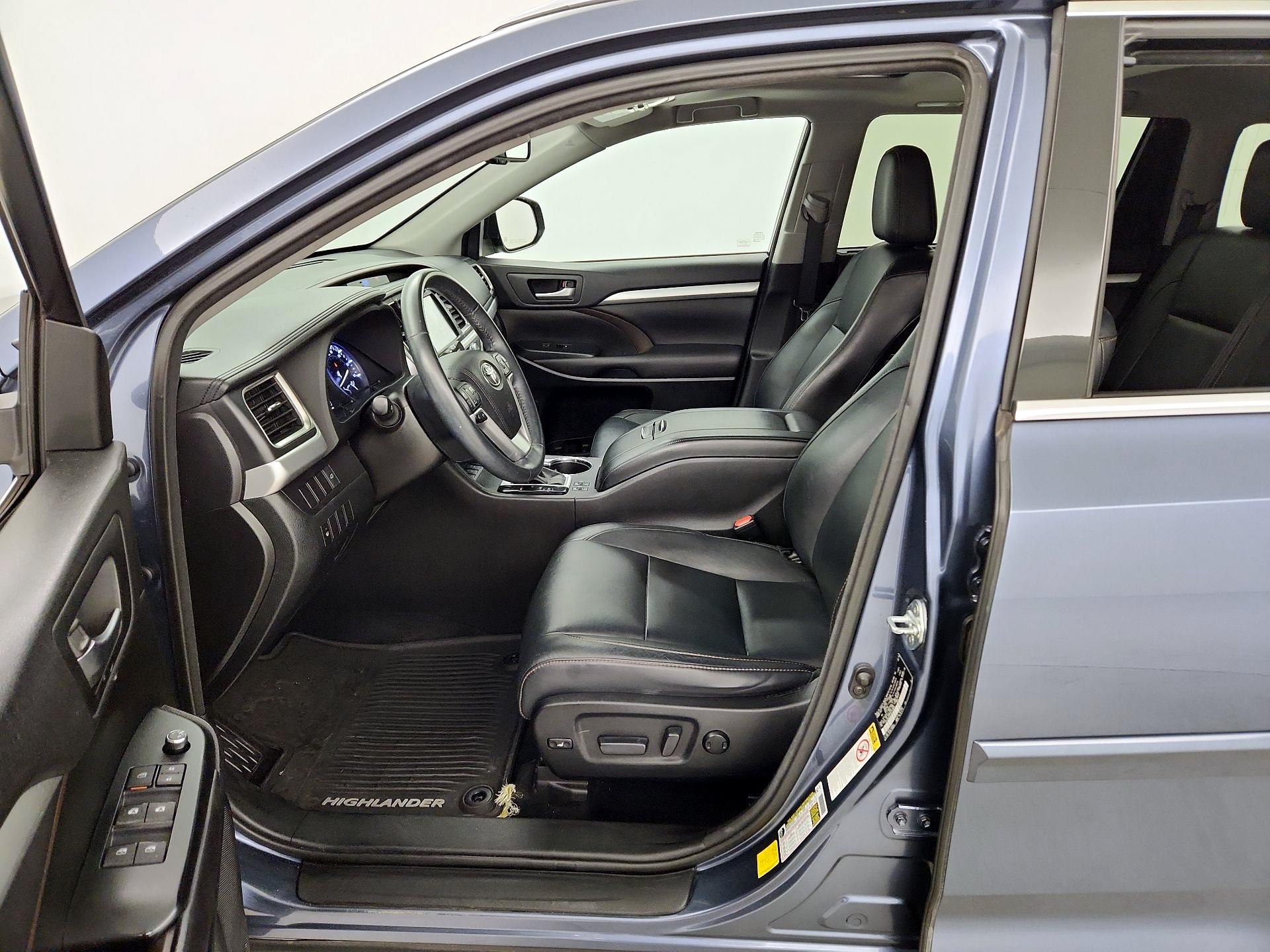 Thumbnail: 2016 Toyota Highlander - 11