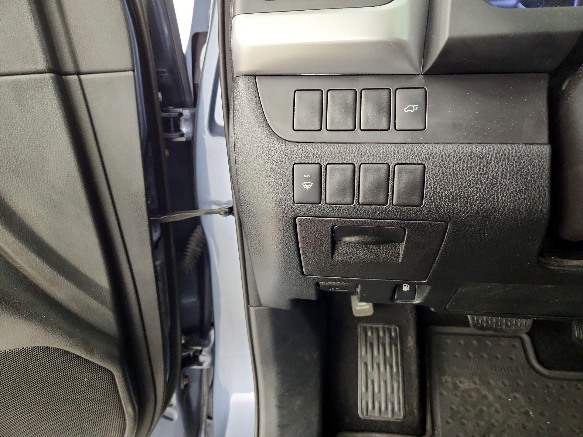 Thumbnail: 2016 Toyota Highlander - 13