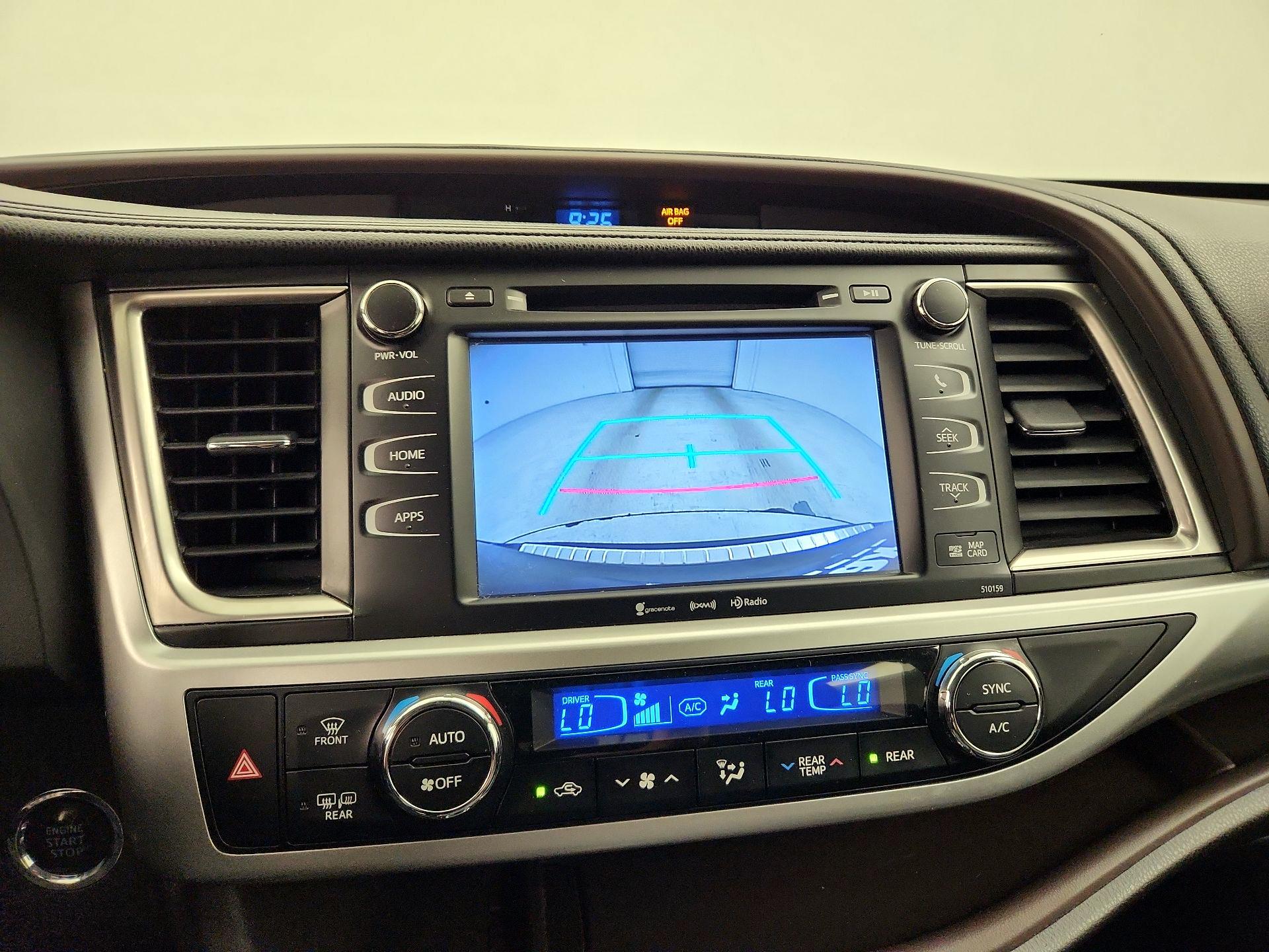 Thumbnail: 2016 Toyota Highlander - 14