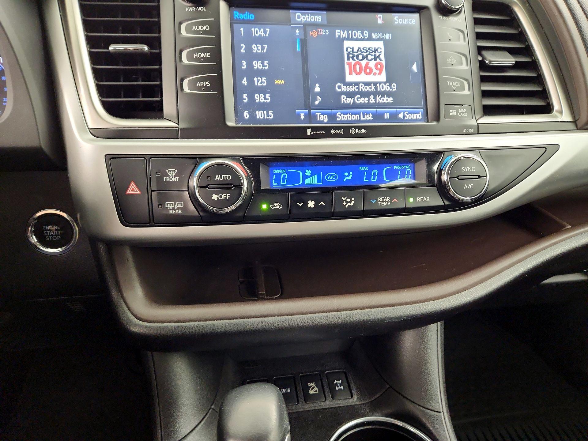 Thumbnail: 2016 Toyota Highlander - 16