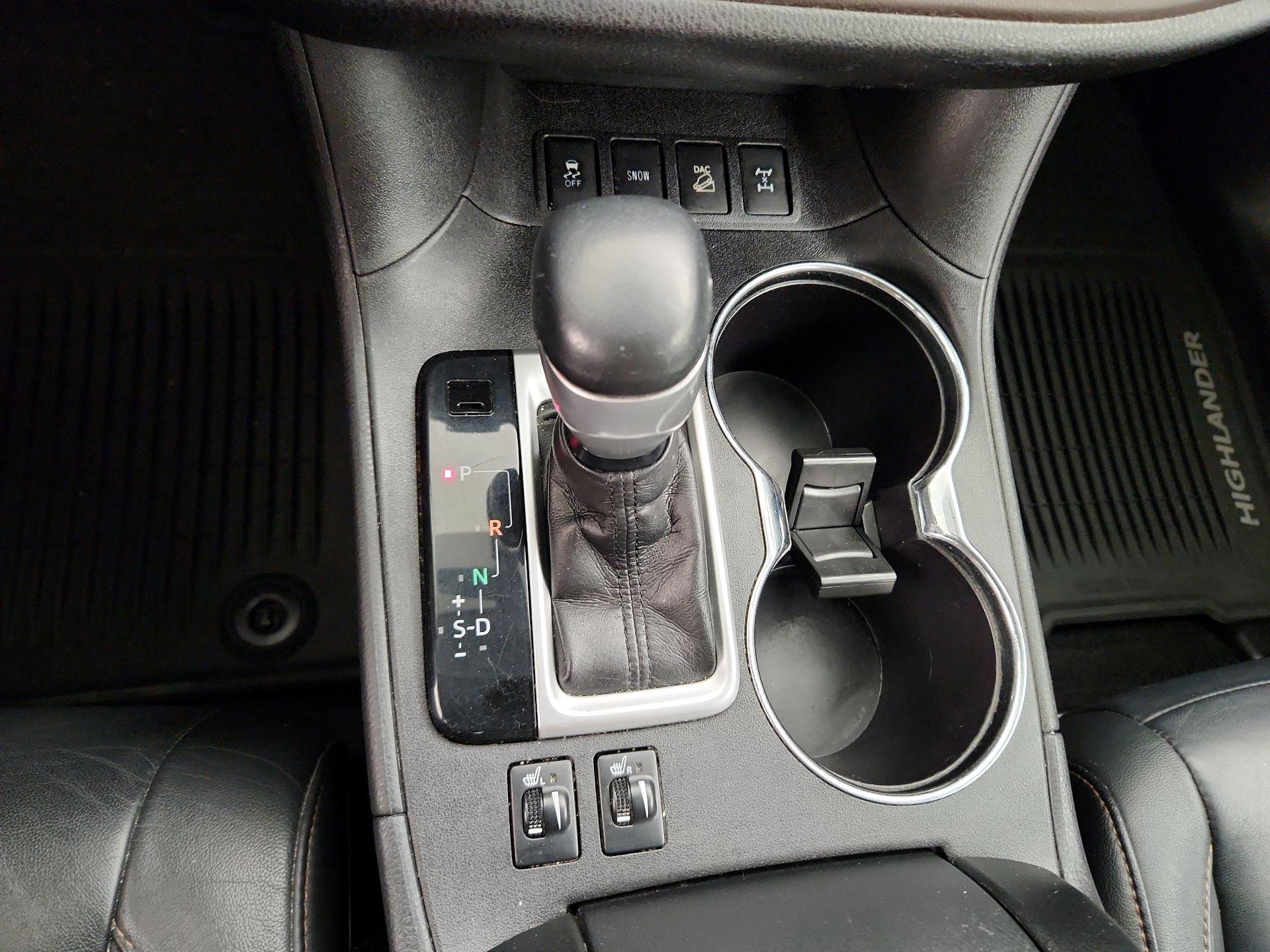 Thumbnail: 2016 Toyota Highlander - 17