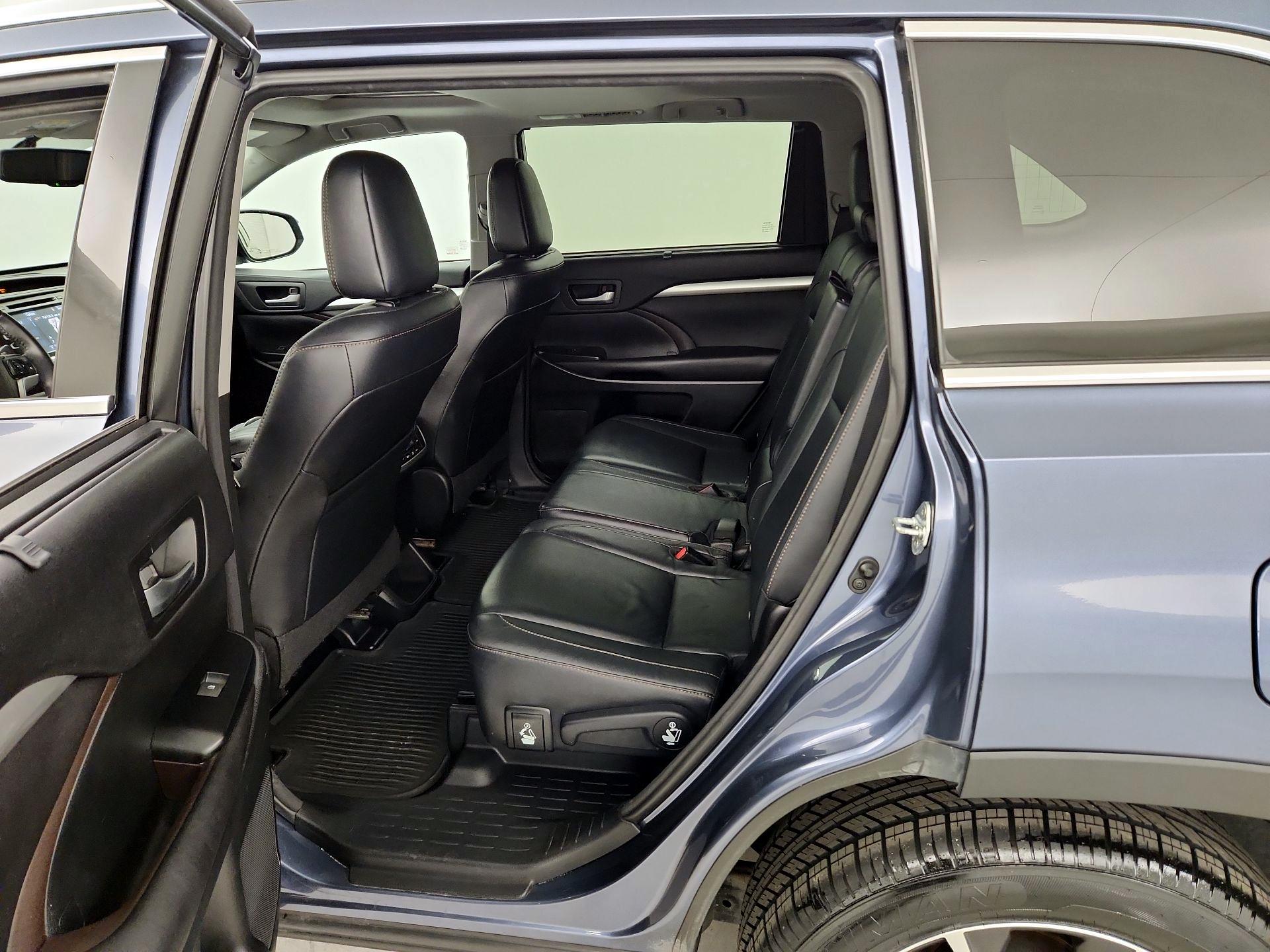 Thumbnail: 2016 Toyota Highlander - 20