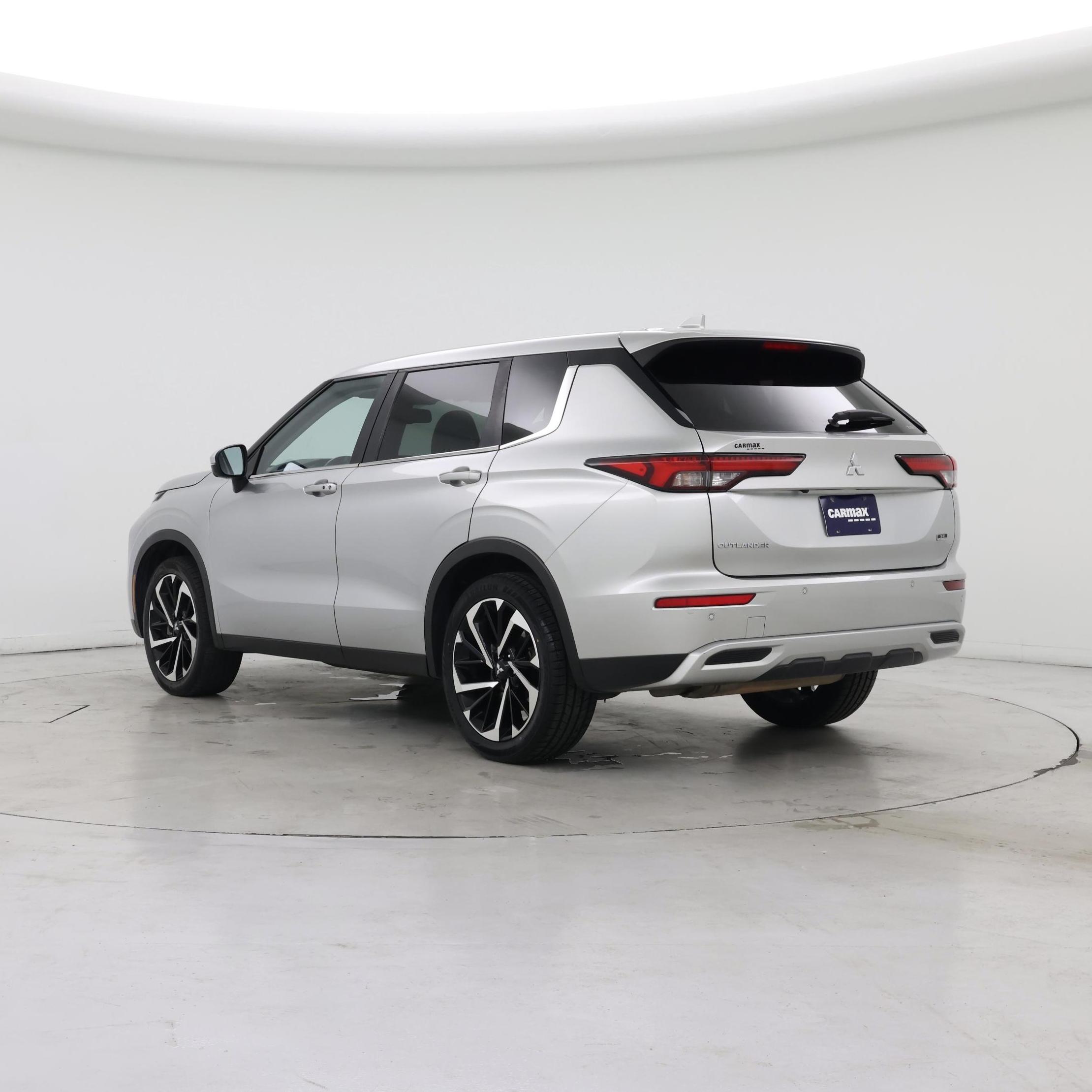 Thumbnail: 2022 Mitsubishi Outlander - 2