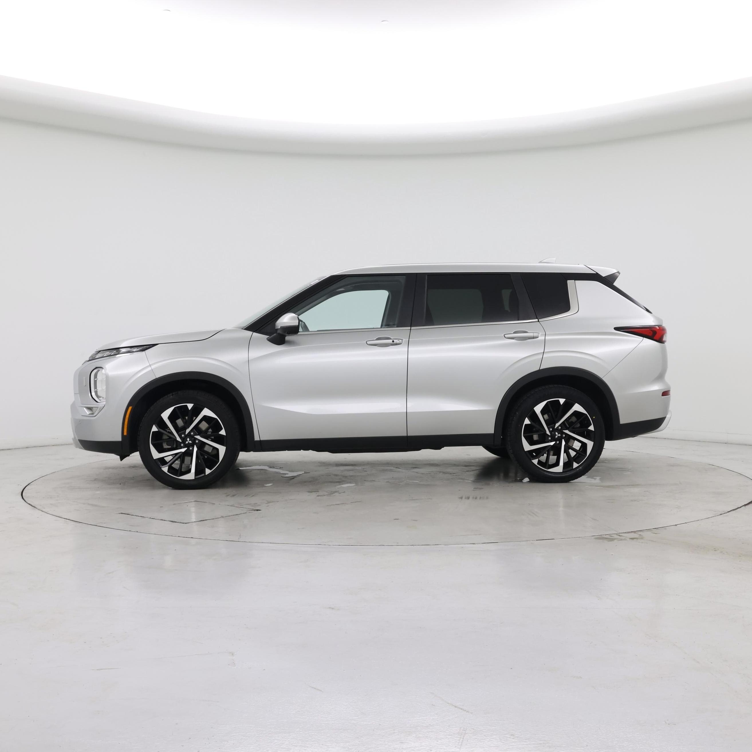 Thumbnail: 2022 Mitsubishi Outlander - 3