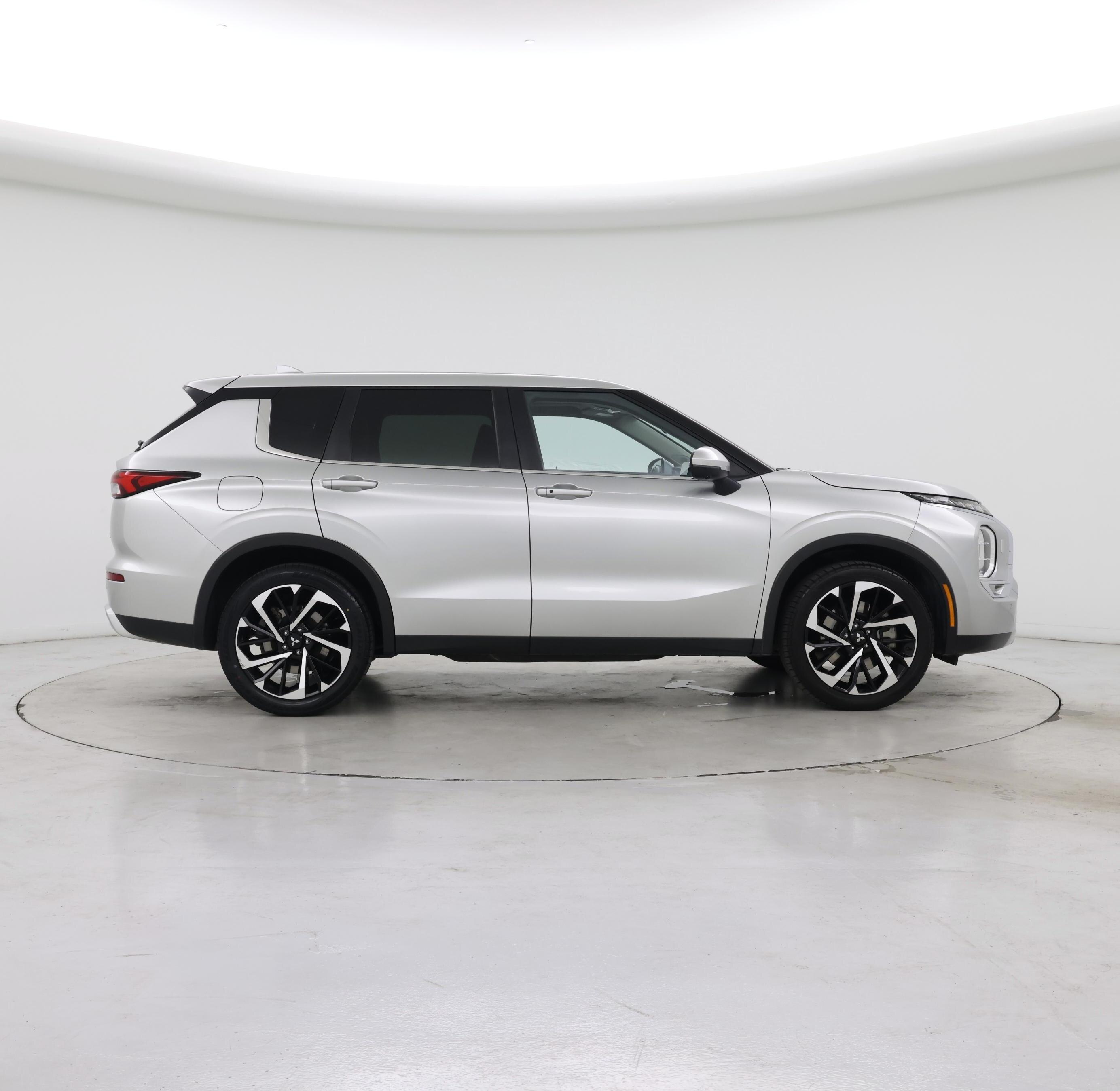 Thumbnail: 2022 Mitsubishi Outlander - 7
