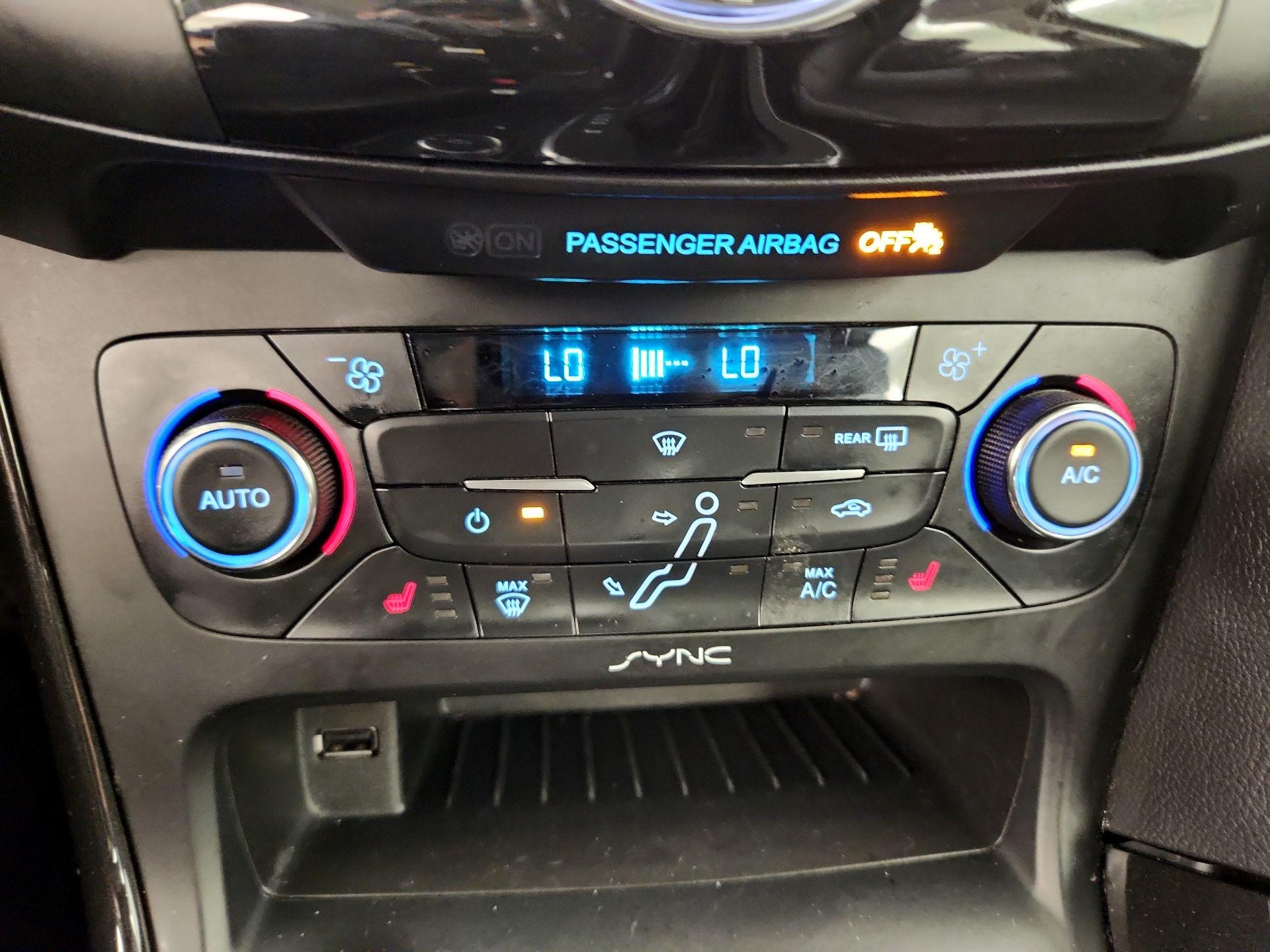 Thumbnail: 2016 Ford Focus - 17