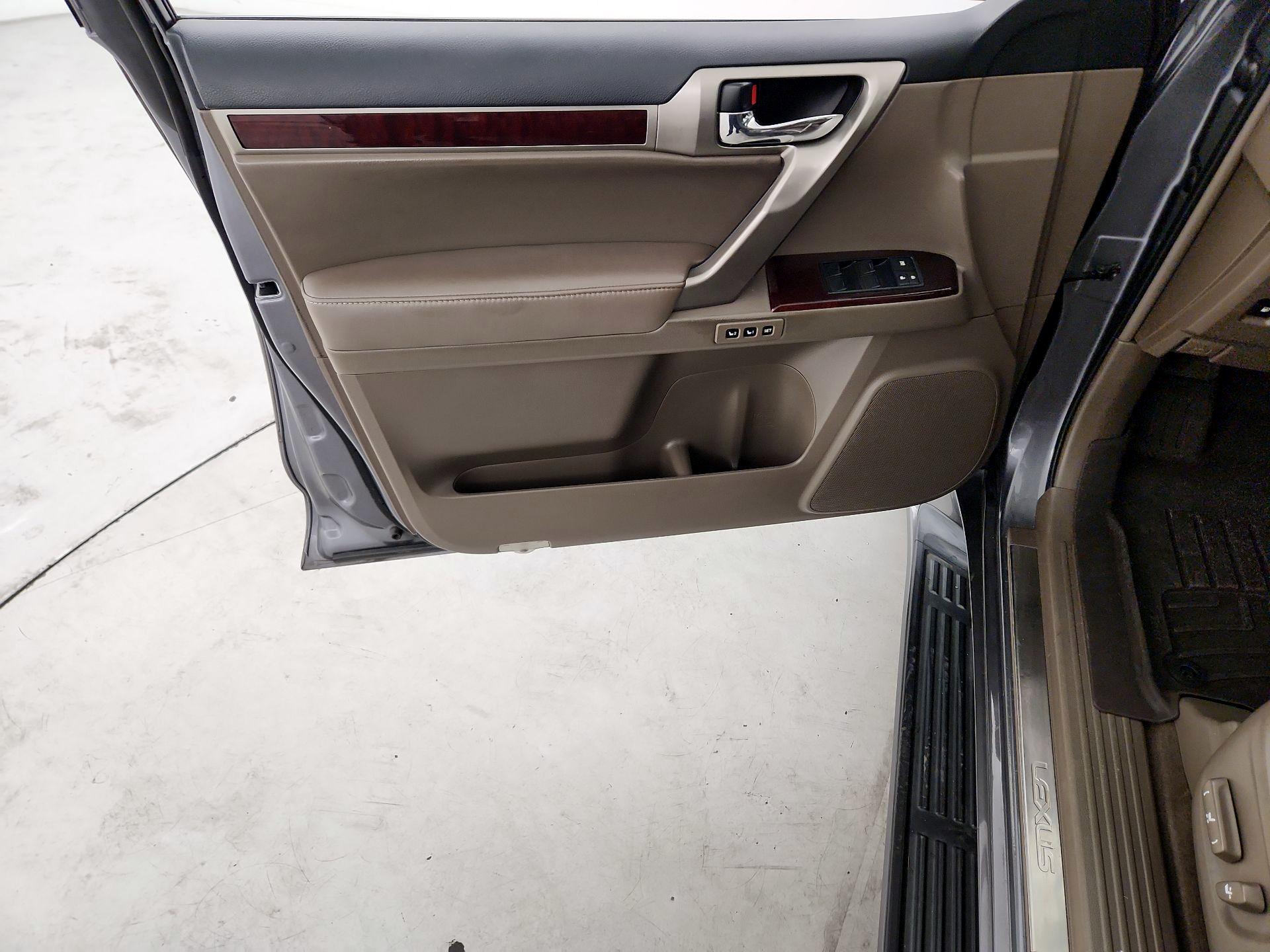 Thumbnail: 2016 Lexus GX - 12