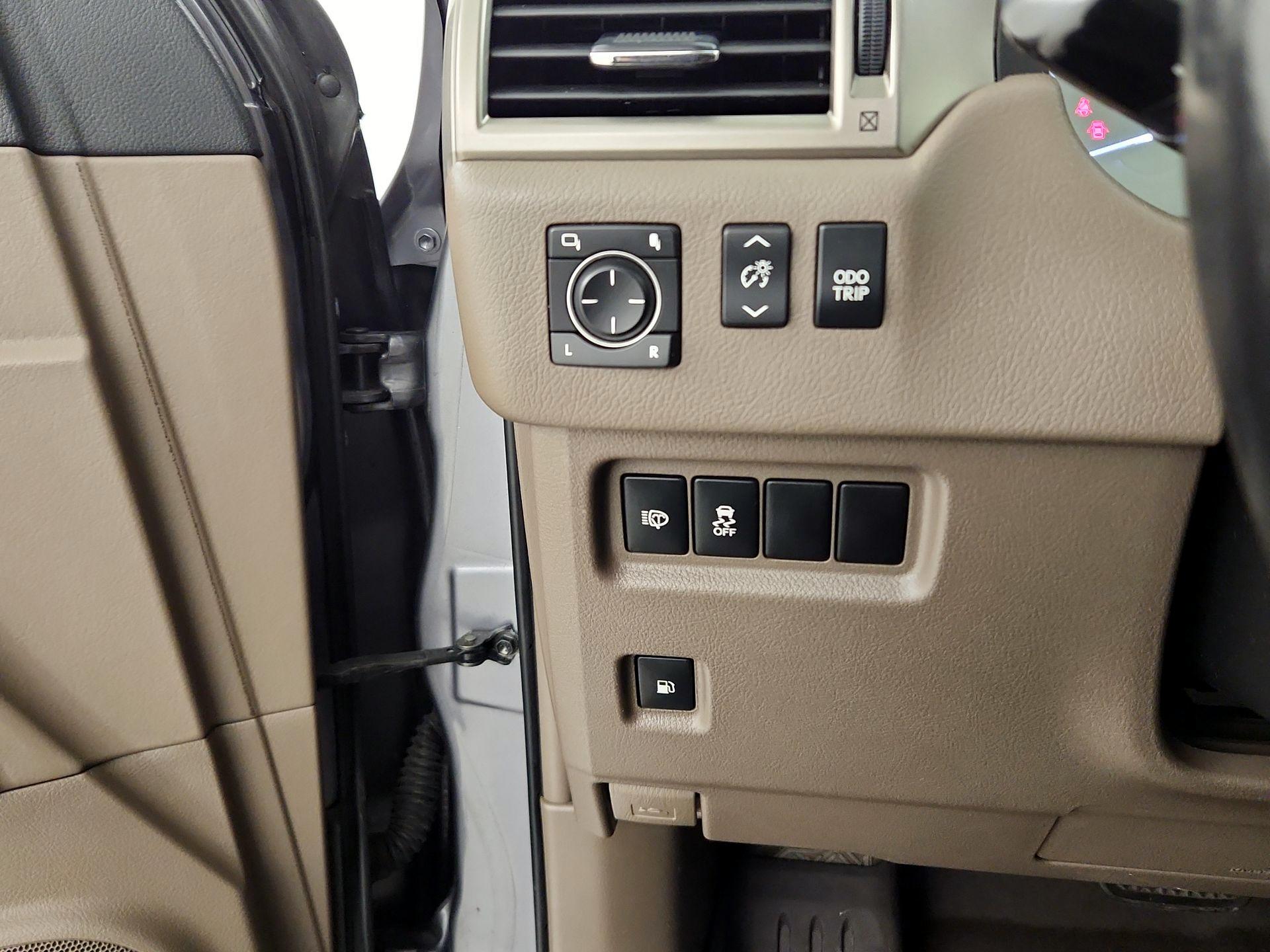 Thumbnail: 2016 Lexus GX - 13