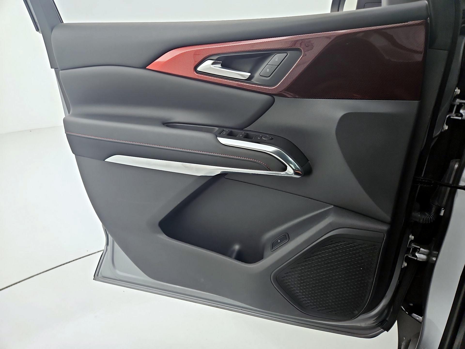 Thumbnail: 2025 Chevrolet Traverse - 12