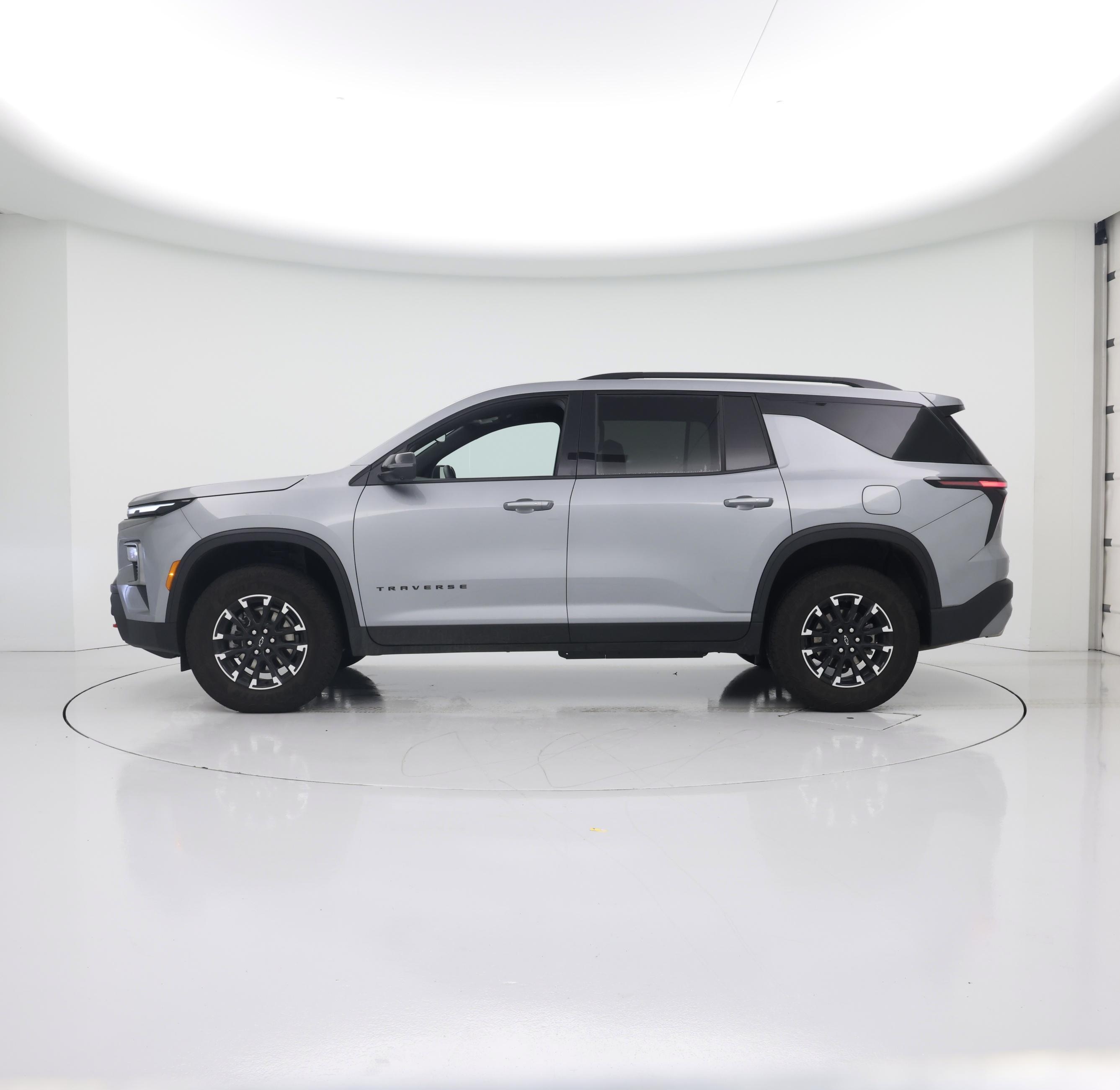Thumbnail: 2025 Chevrolet Traverse - 3