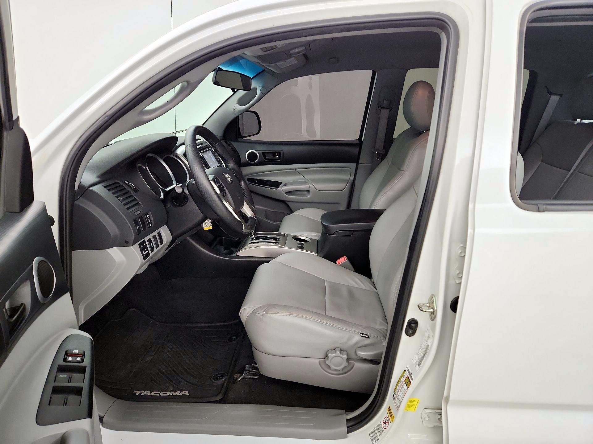 Thumbnail: 2015 Toyota Tacoma - 11