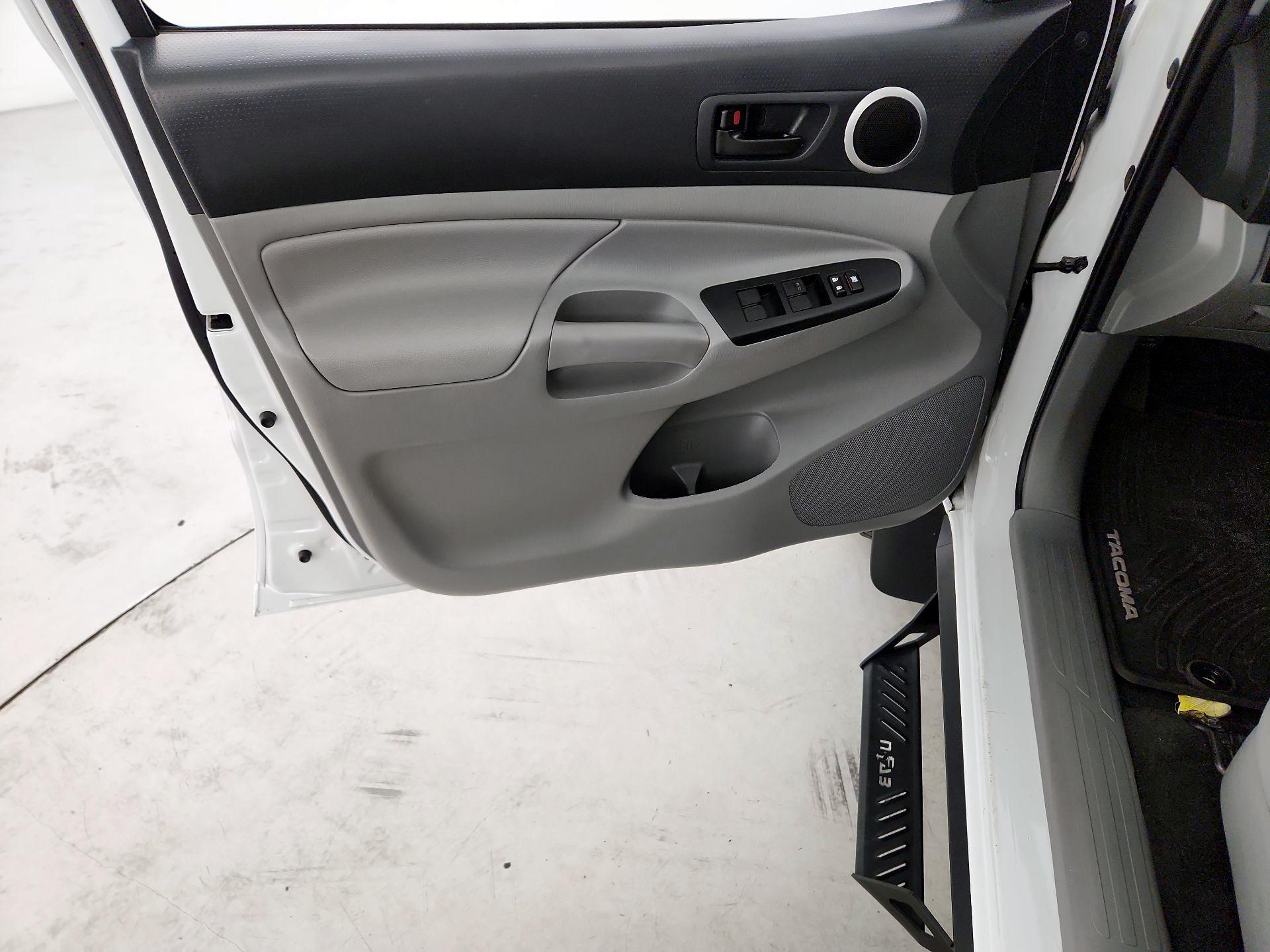 Thumbnail: 2015 Toyota Tacoma - 12