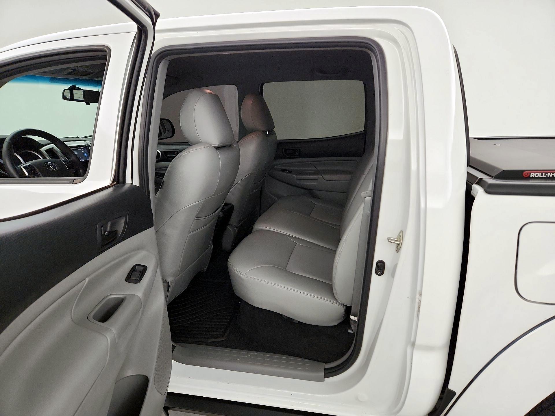 Thumbnail: 2015 Toyota Tacoma - 19