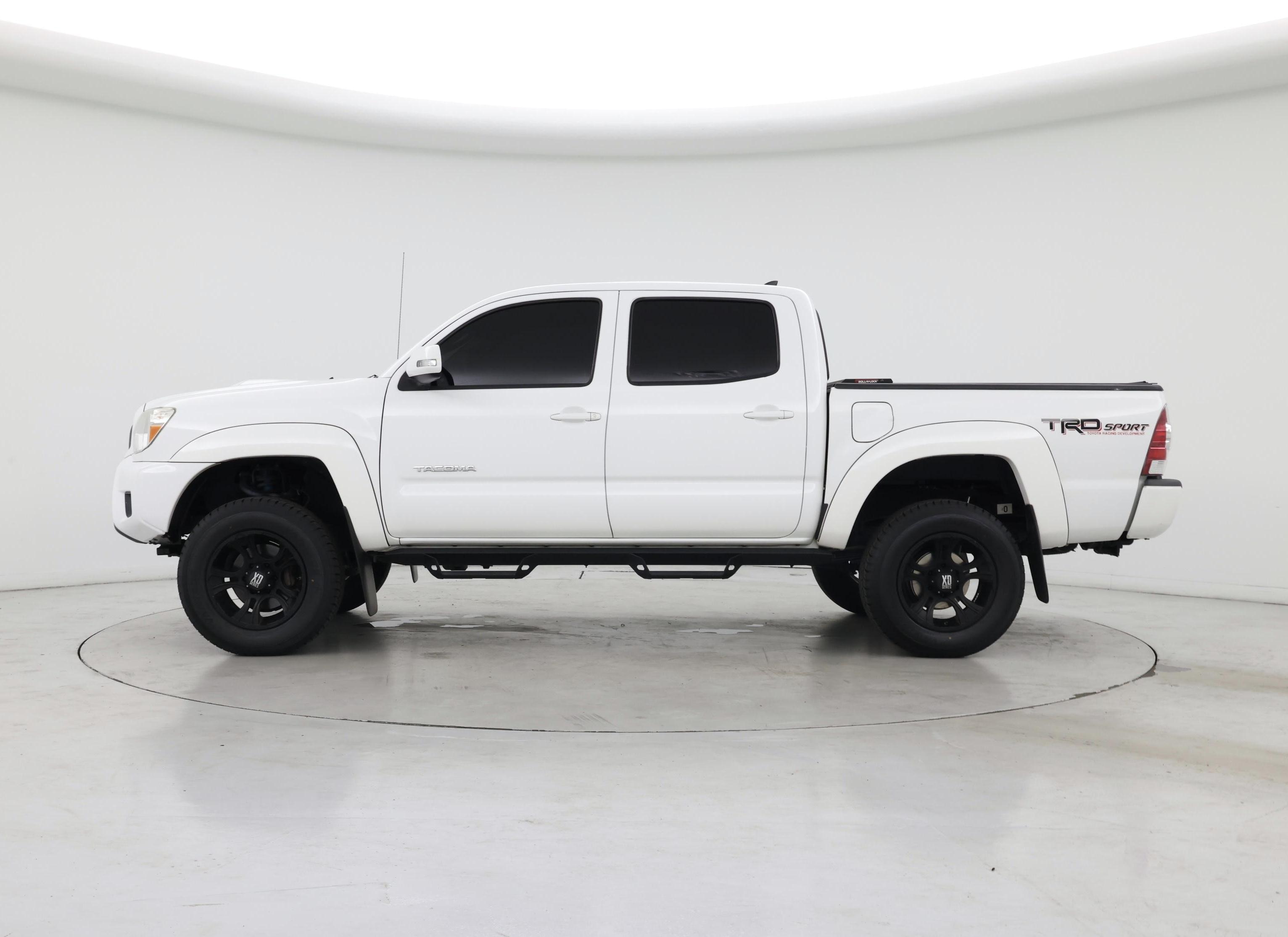 Thumbnail: 2015 Toyota Tacoma - 3