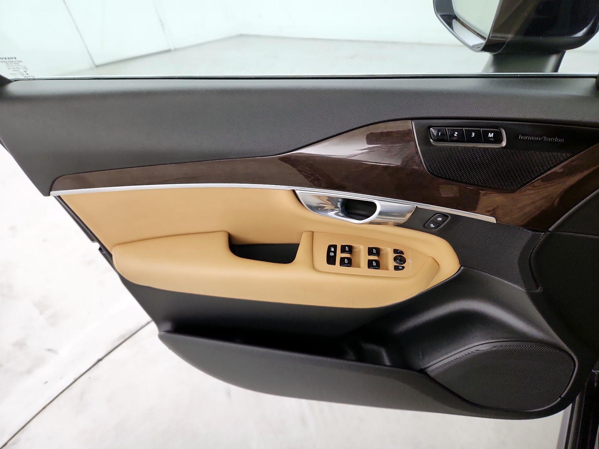 Thumbnail: 2019 Volvo XC90 - 12