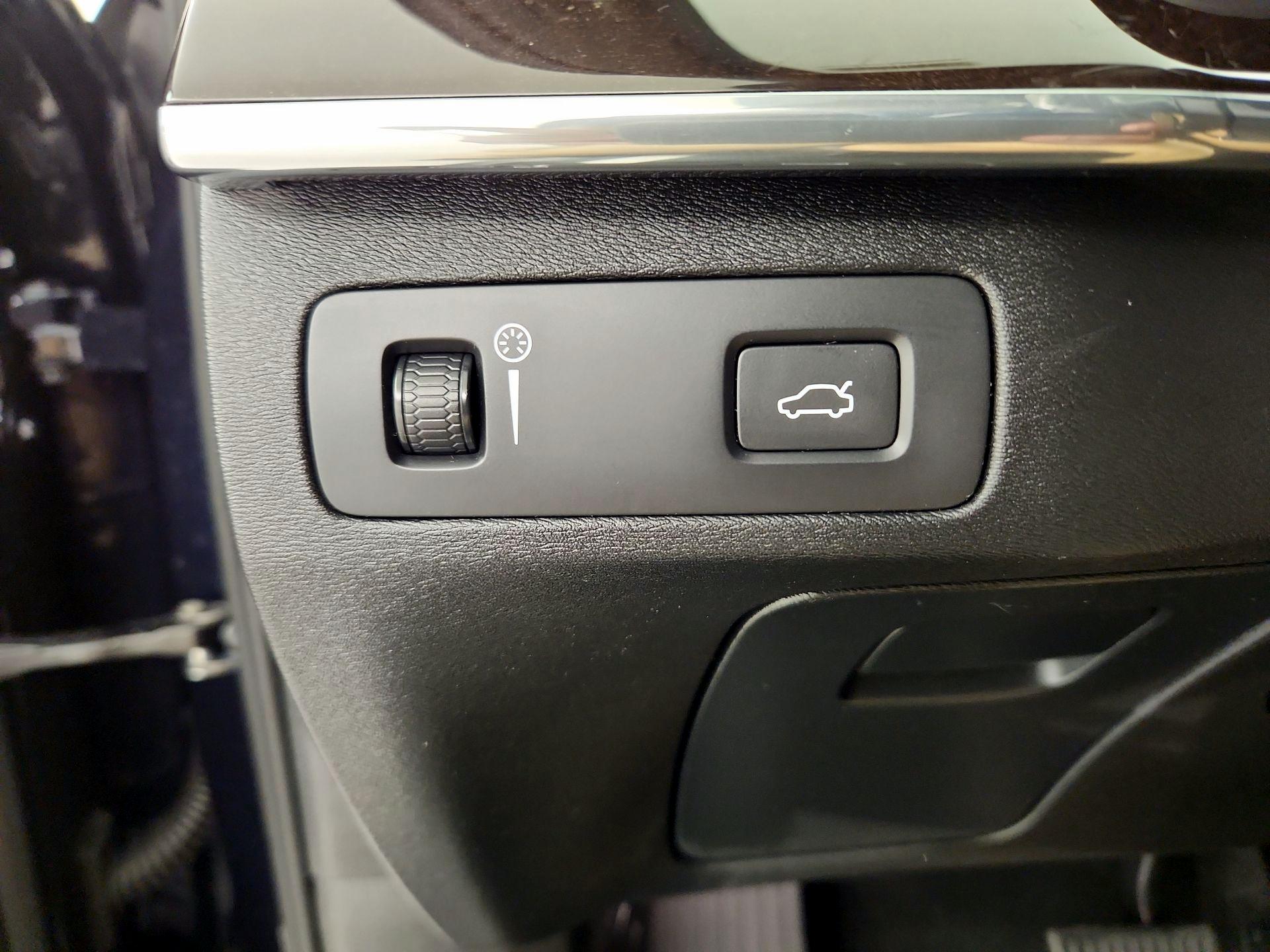 Thumbnail: 2019 Volvo XC90 - 13