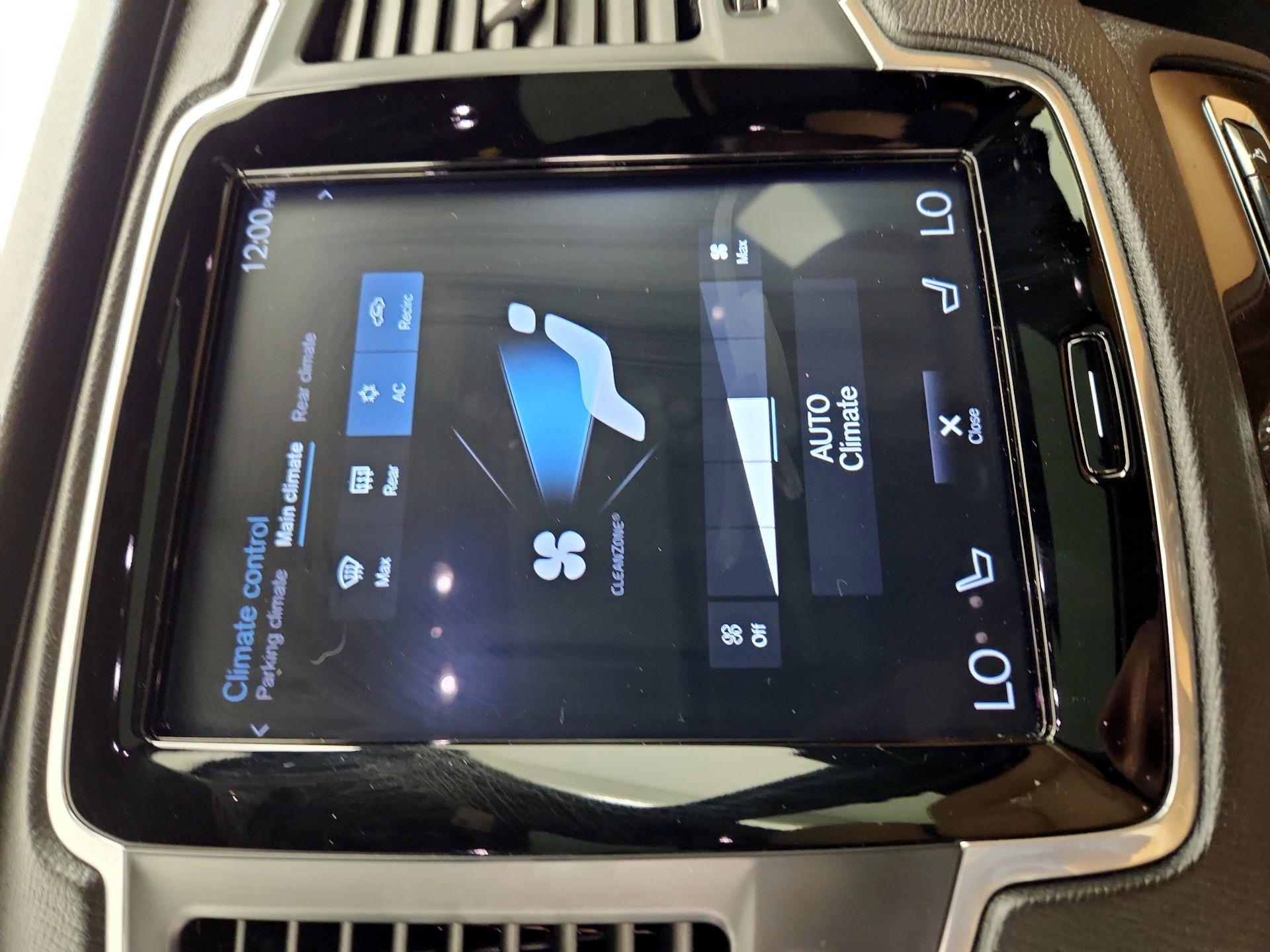 Thumbnail: 2019 Volvo XC90 - 17