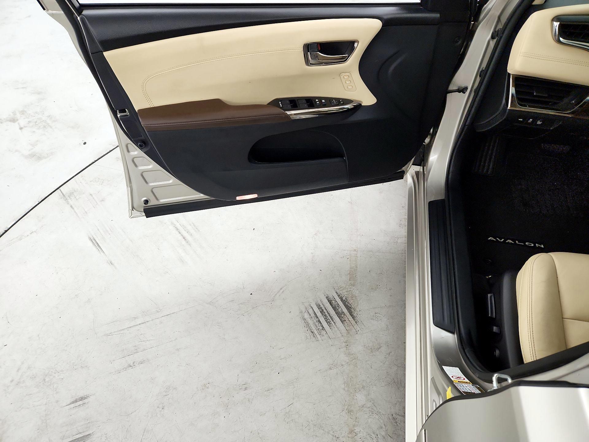Thumbnail: 2014 Toyota Avalon - 12