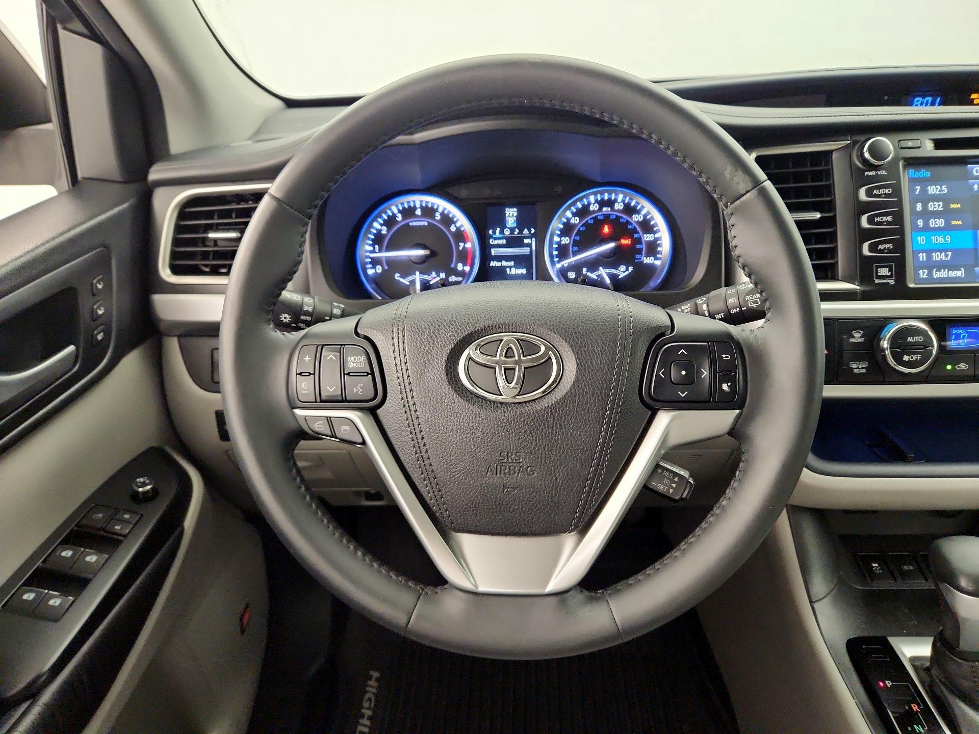 Thumbnail: 2016 Toyota Highlander - 10
