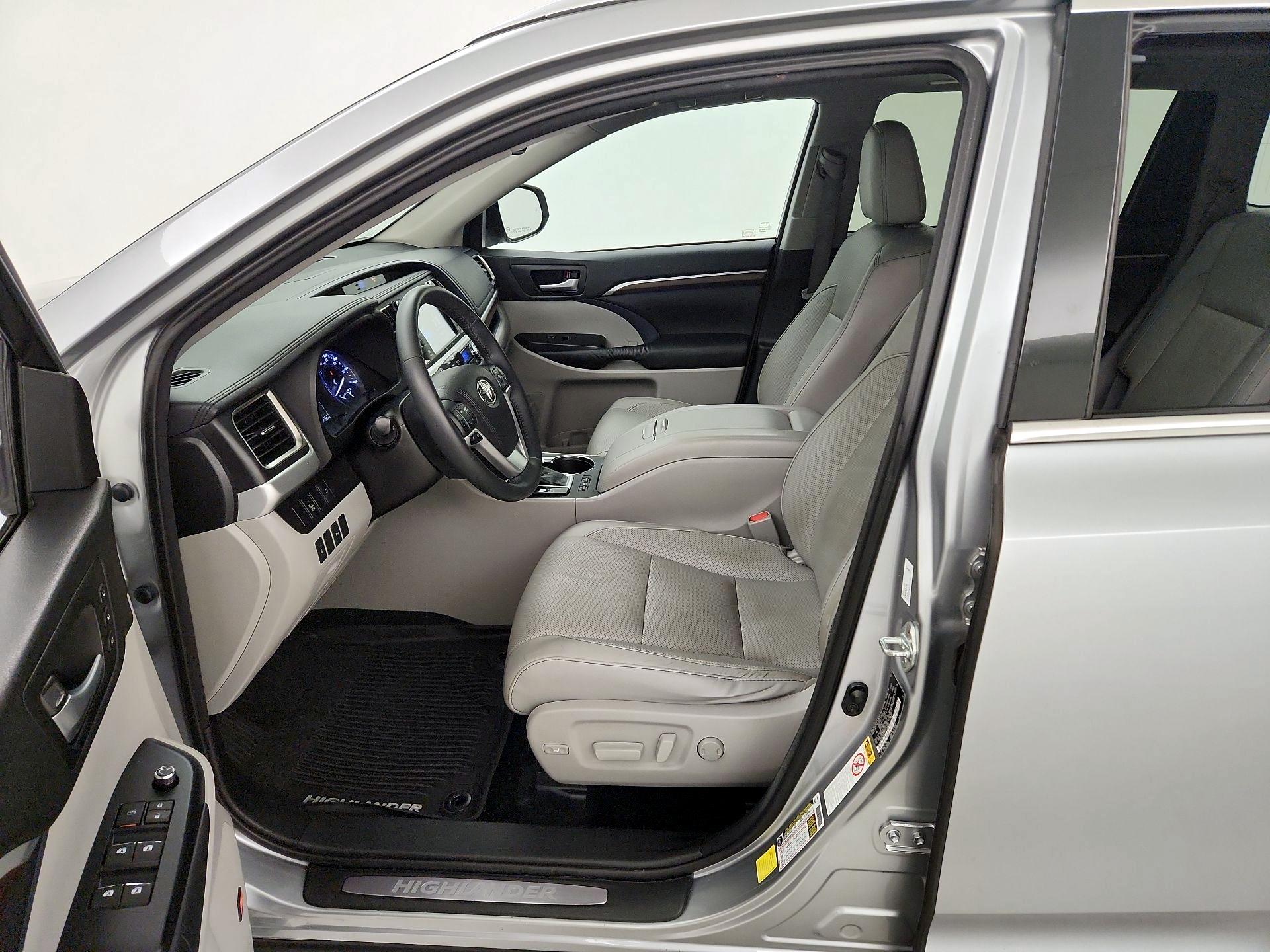 Thumbnail: 2016 Toyota Highlander - 11