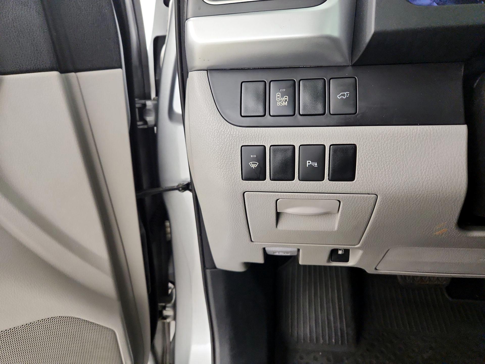 Thumbnail: 2016 Toyota Highlander - 13