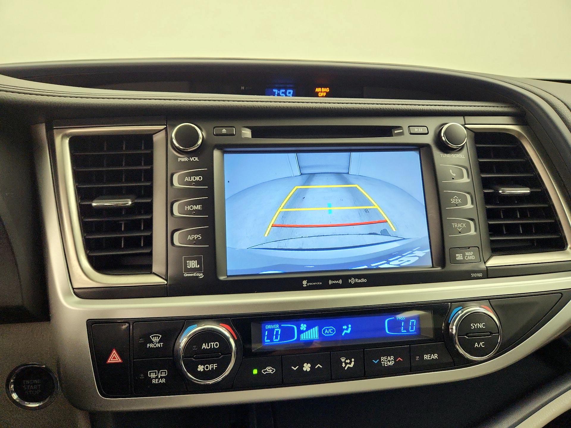 Thumbnail: 2016 Toyota Highlander - 14
