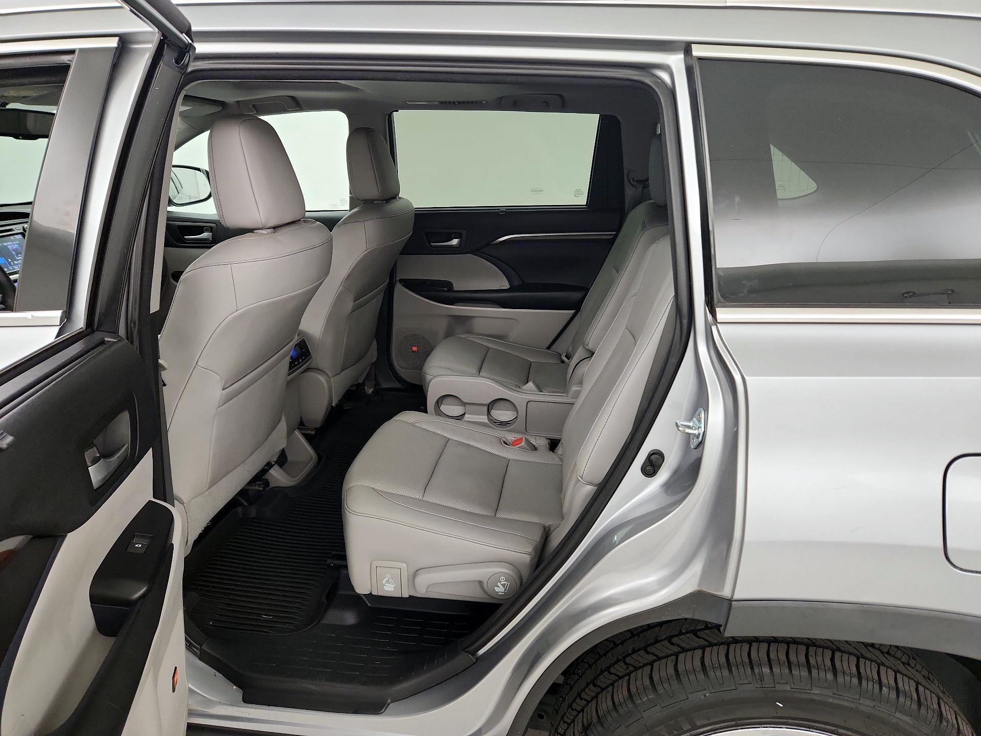 Thumbnail: 2016 Toyota Highlander - 20