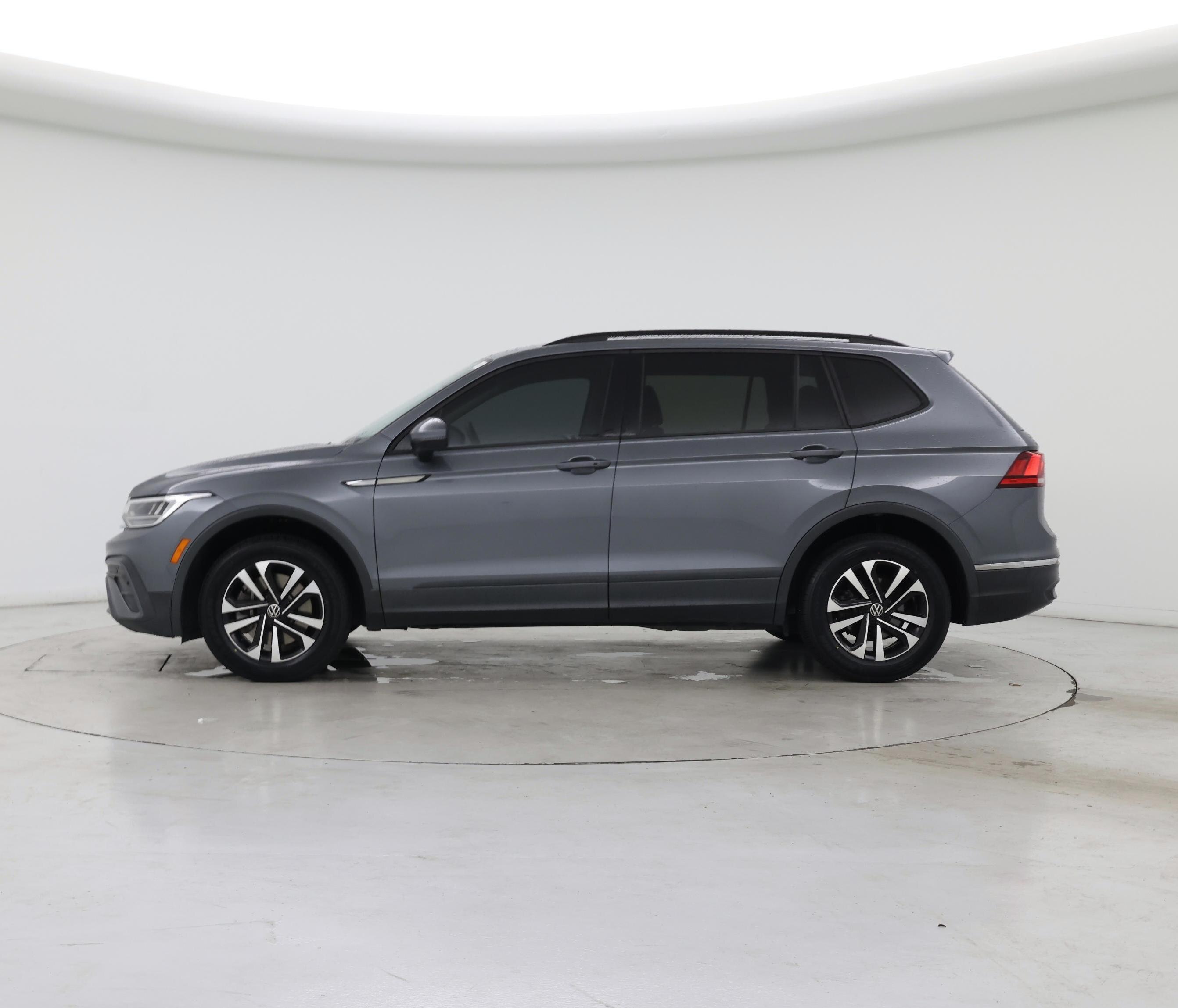 Thumbnail: 2022 Volkswagen Tiguan - 3