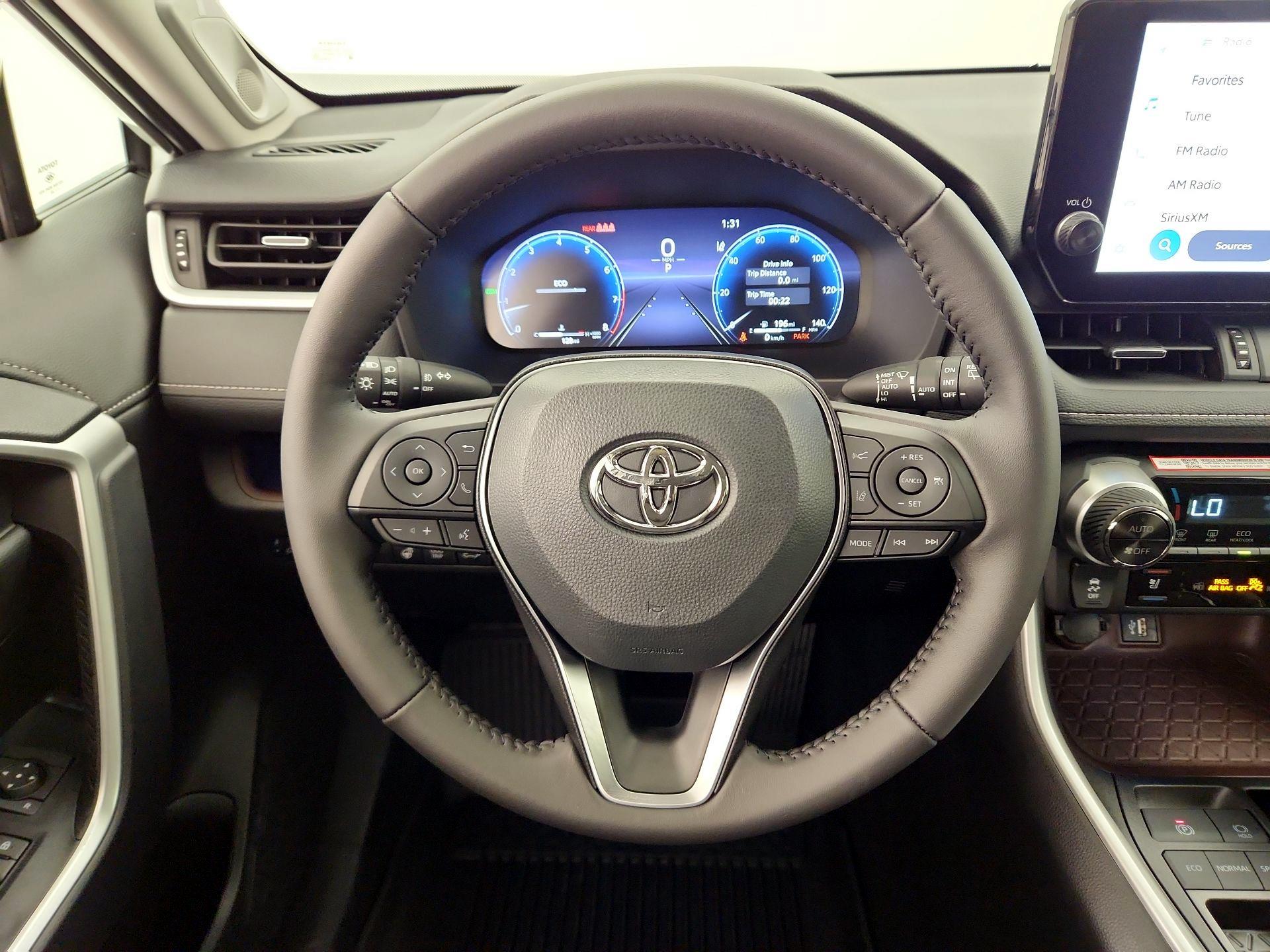 Thumbnail: 2025 Toyota RAV4 - 10