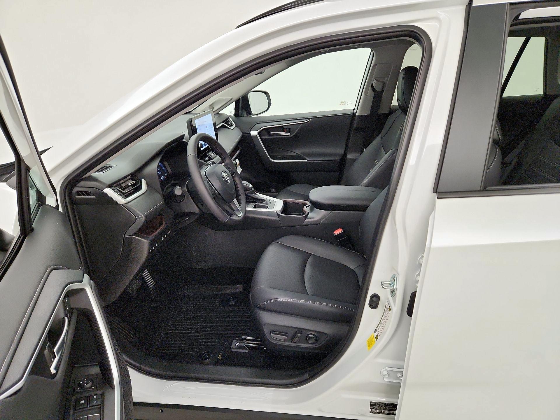 Thumbnail: 2025 Toyota RAV4 - 11