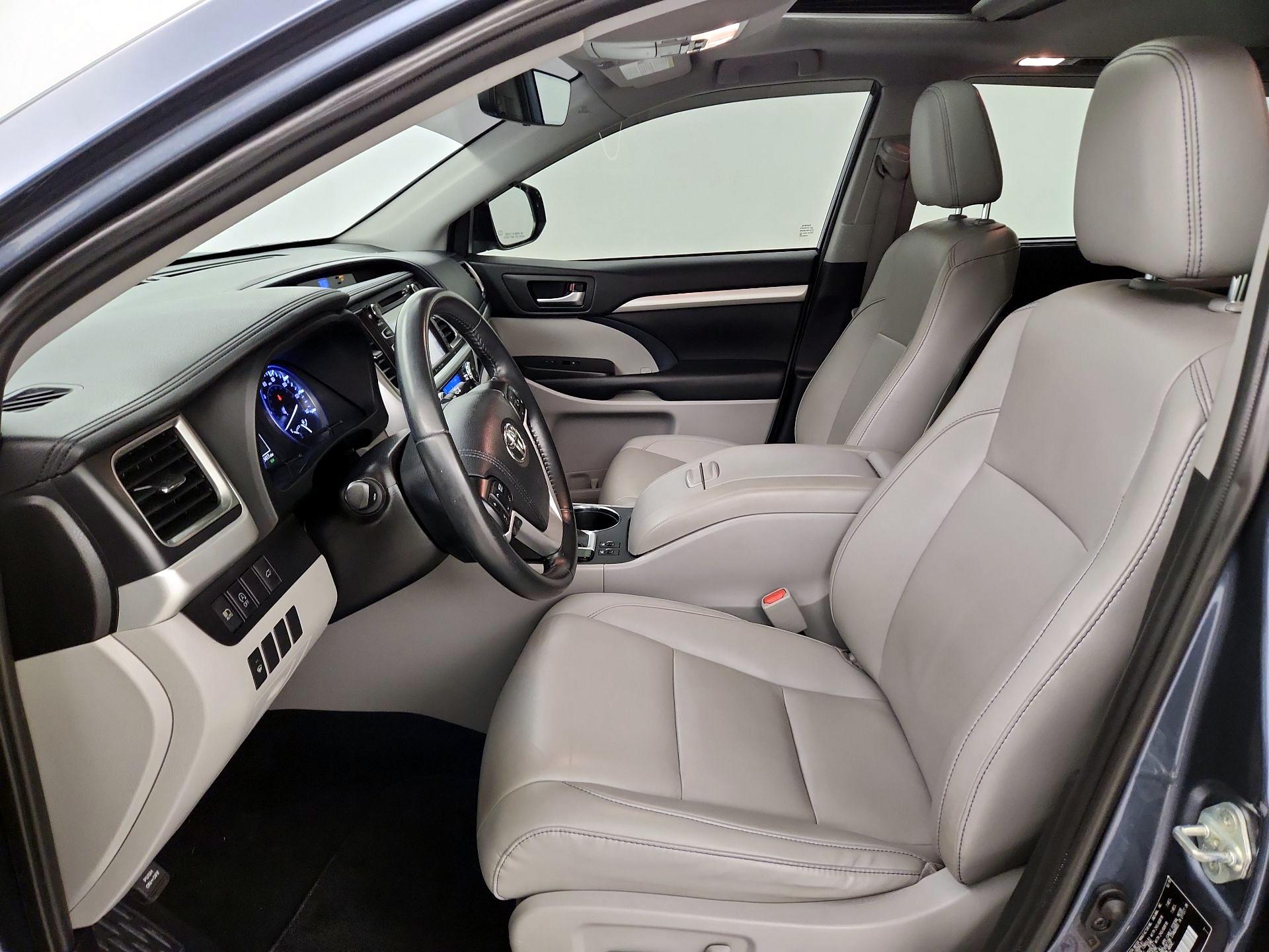 Thumbnail: 2019 Toyota Highlander - 11