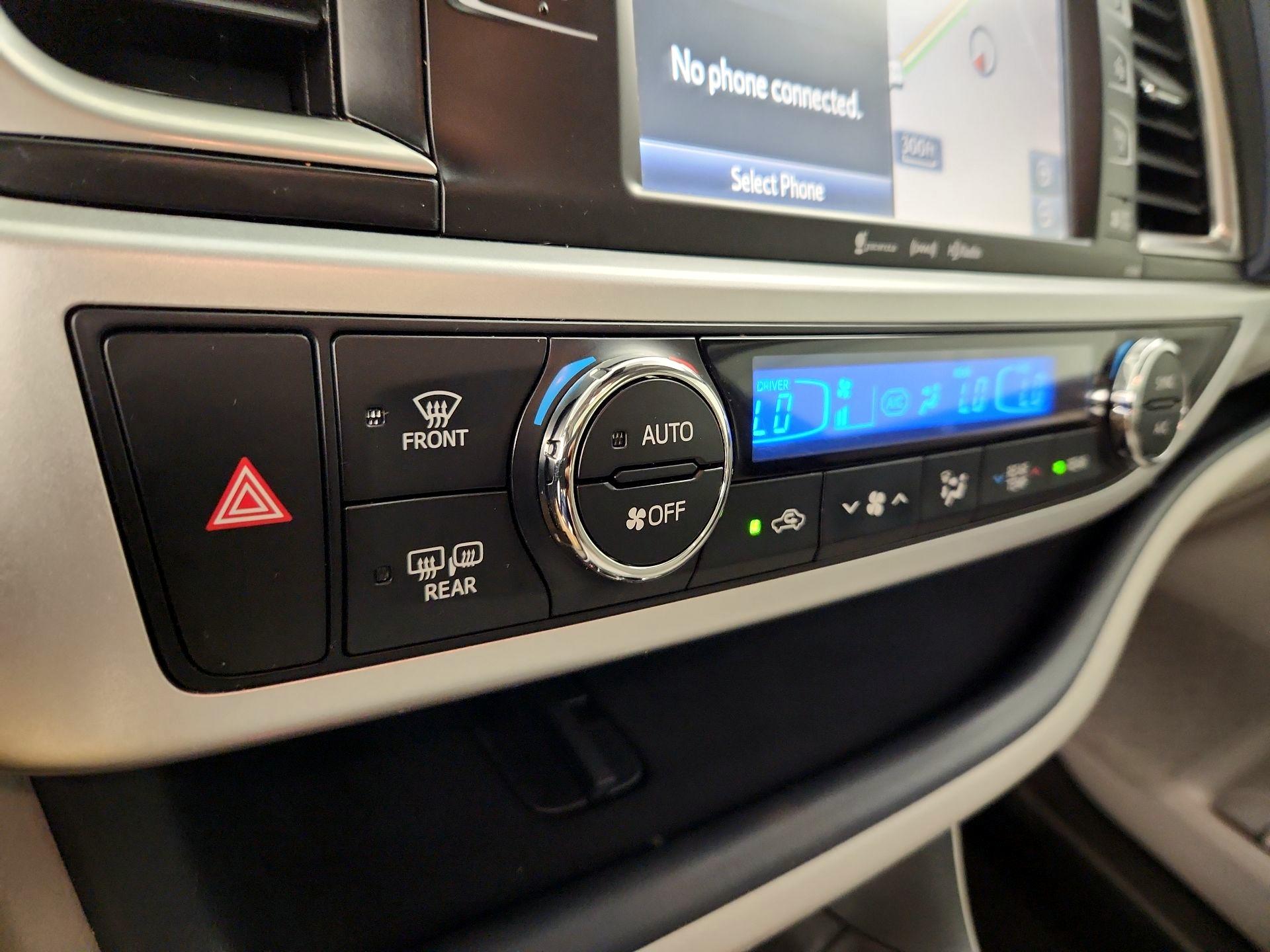 Thumbnail: 2019 Toyota Highlander - 17