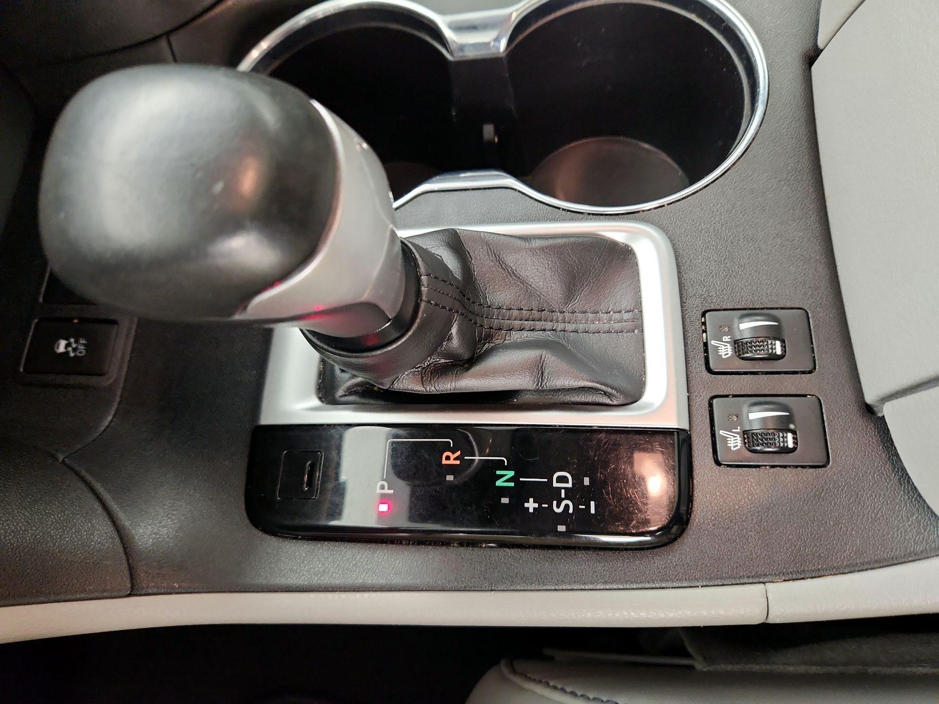 Thumbnail: 2019 Toyota Highlander - 18