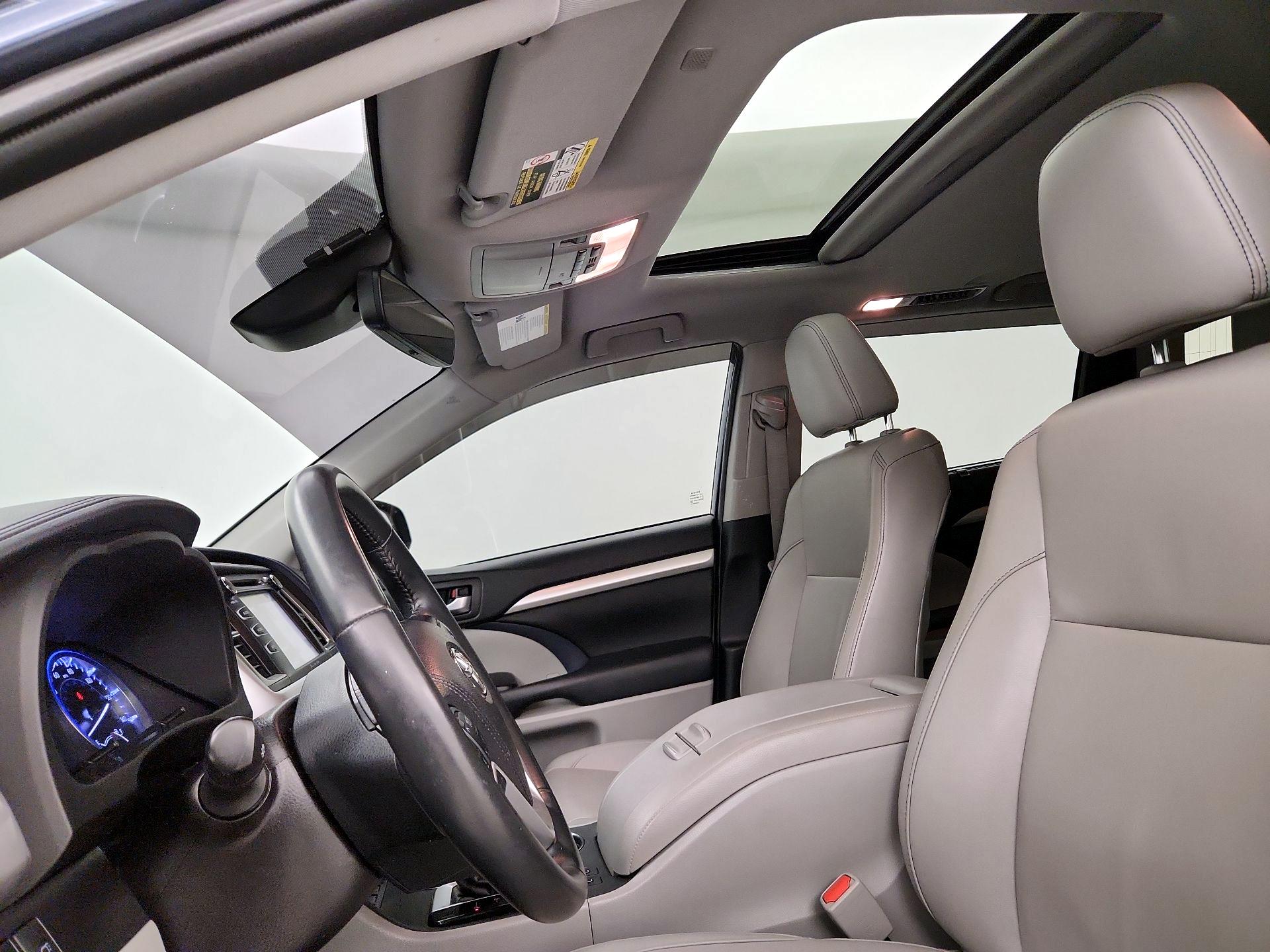 Thumbnail: 2019 Toyota Highlander - 20