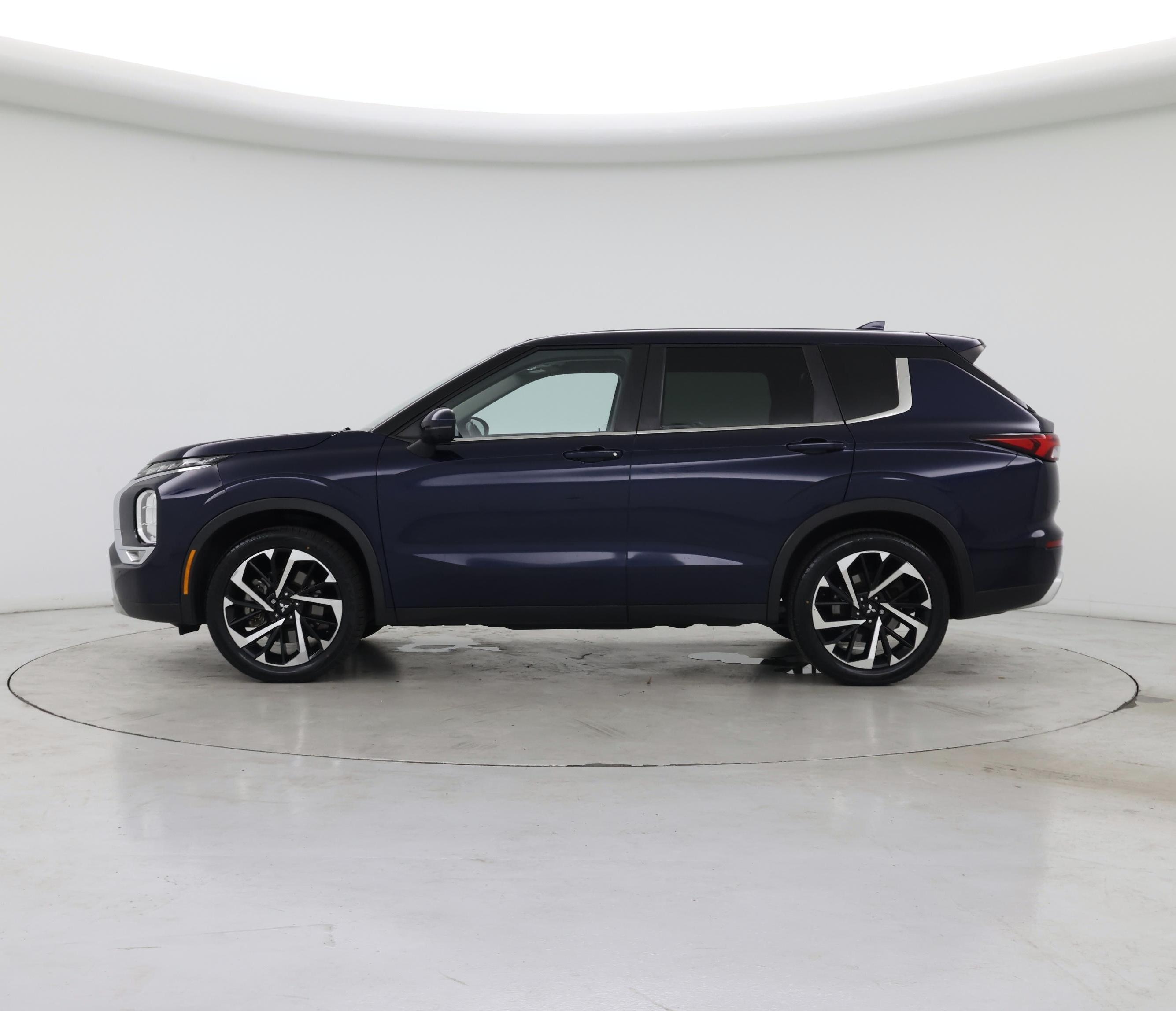 Thumbnail: 2022 Mitsubishi Outlander - 3