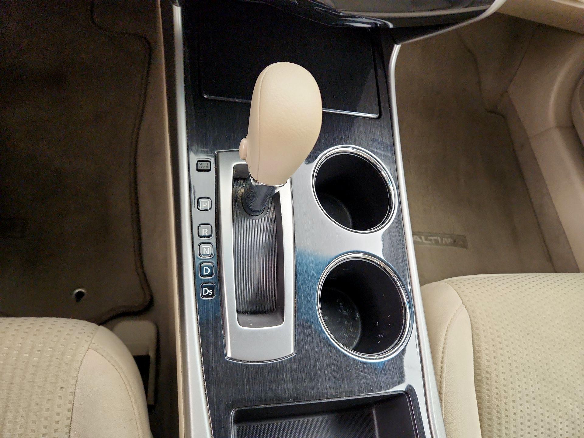 Thumbnail: 2014 Nissan Altima - 17