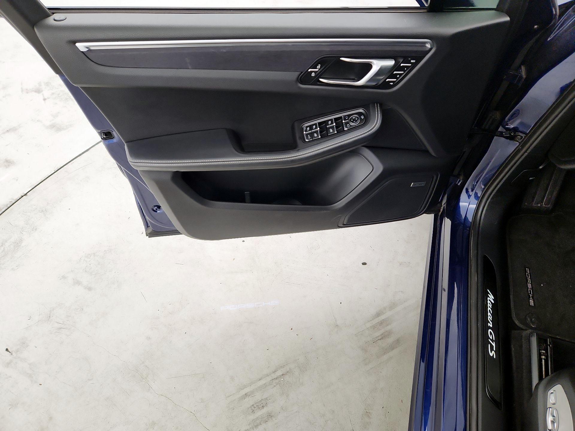 Thumbnail: 2022 Porsche Macan - 12